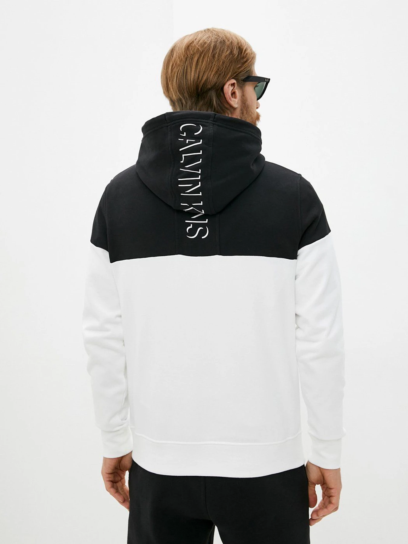 Светри та кардигани Calvin Klein Jeans Colorblock Shadow Logo модель J30J319364_BEH Светри та кардигани Calvin Klein Jeans Colorblock Shadow Logo модель J30J319364_BEH Фото