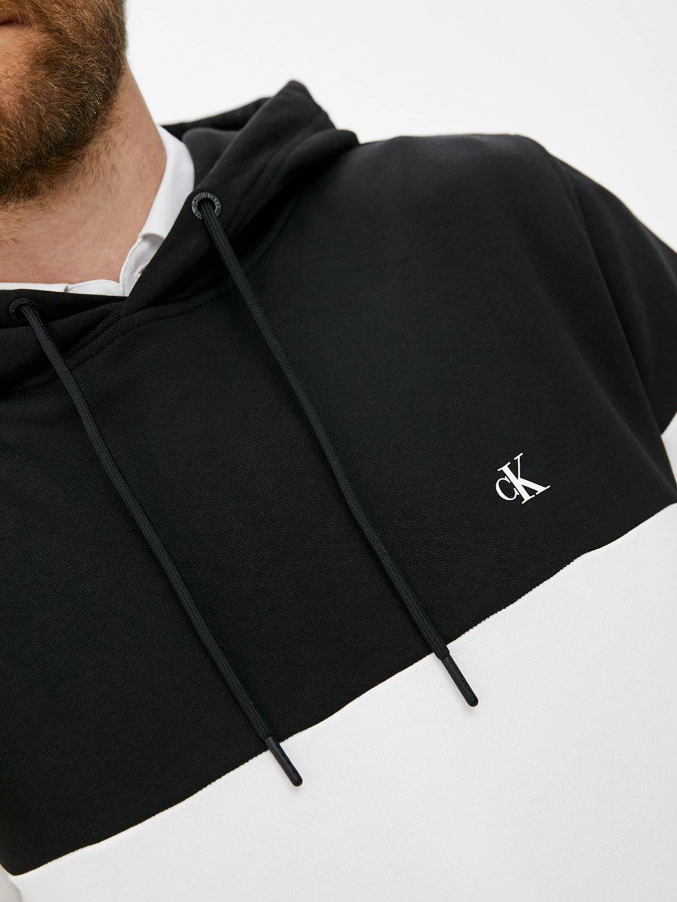 Светри та кардигани Calvin Klein Jeans Colorblock Shadow Logo модель J30J319364_BEH Светри та кардигани Calvin Klein Jeans Colorblock Shadow Logo модель J30J319364_BEH Фото
