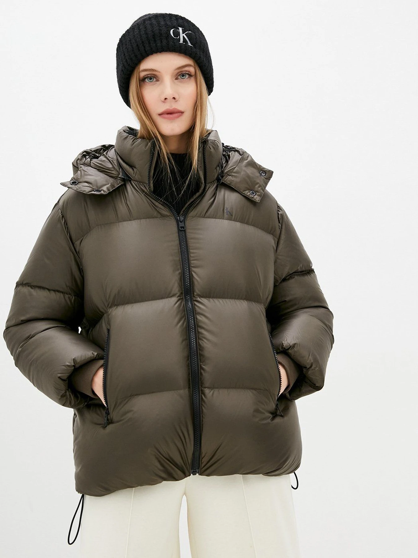 Куртки и дубленки Calvin Klein Jeans Down Shiny модель J20J216884_LBL Куртки и дубленки Calvin Klein Jeans Down Shiny модель J20J216884_LBL Фото
