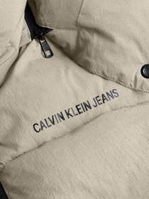 Куртки и дубленки Calvin Klein Jeans модель J20J216862_PBF Фото