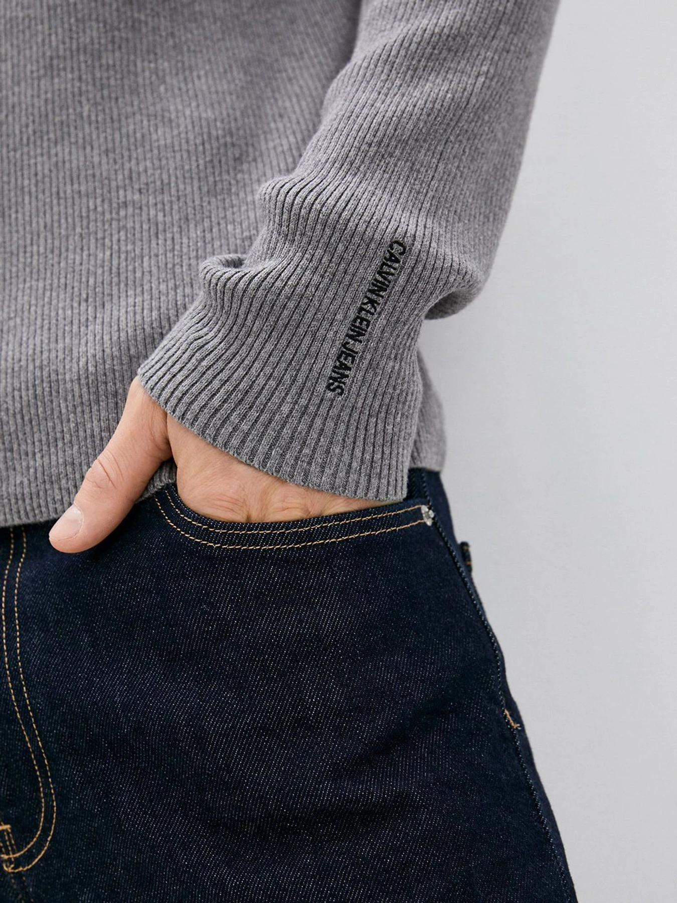 Светри та кардигани Calvin Klein Jeans модель J30J318815_P2D Светри та кардигани Calvin Klein Jeans модель J30J318815_P2D Фото