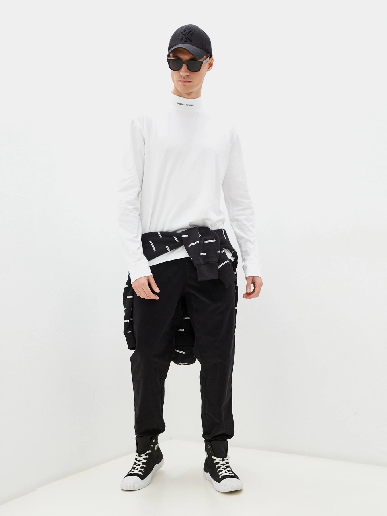 Брюки Calvin Klein Jeans модель J30J318516_BEH Брюки Calvin Klein Jeans модель J30J318516_BEH Фото