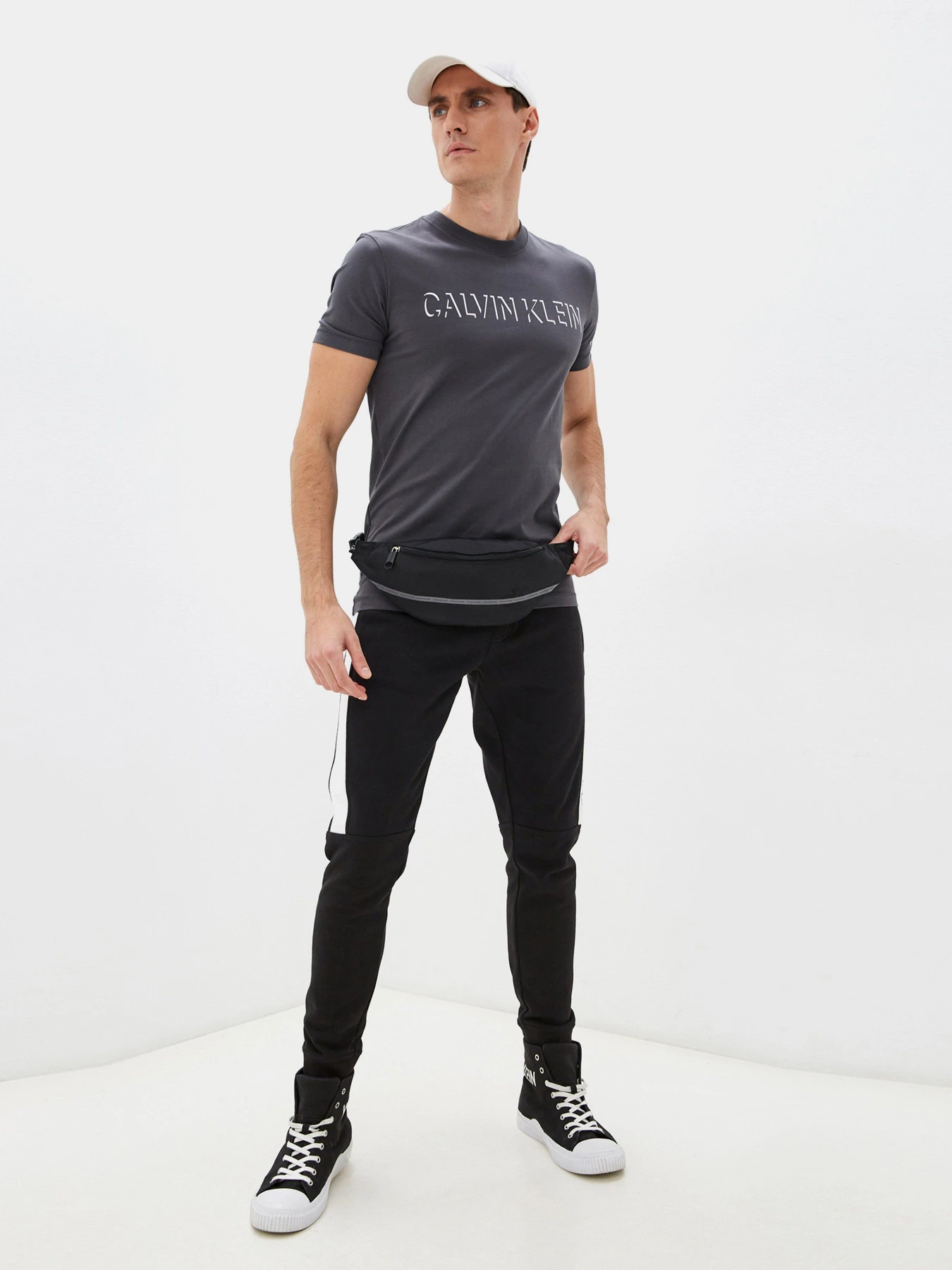 Футболки и поло Calvin Klein Jeans модель J30J318735_PCK Футболки и поло Calvin Klein Jeans модель J30J318735_PCK Фото