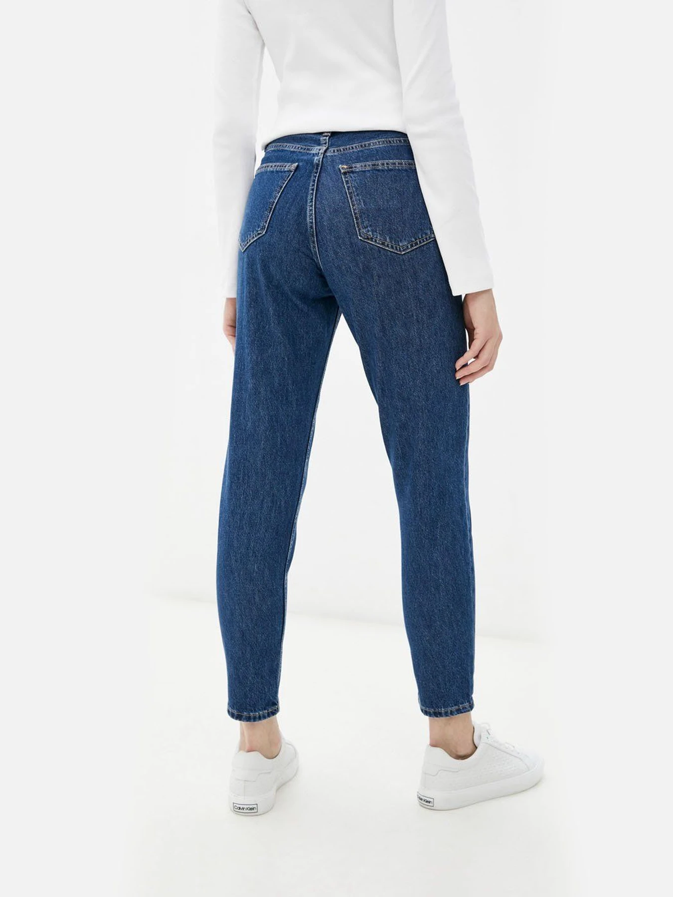 Джинсы Calvin Klein Jeans Mom модель J20J217082_1A4 Фото