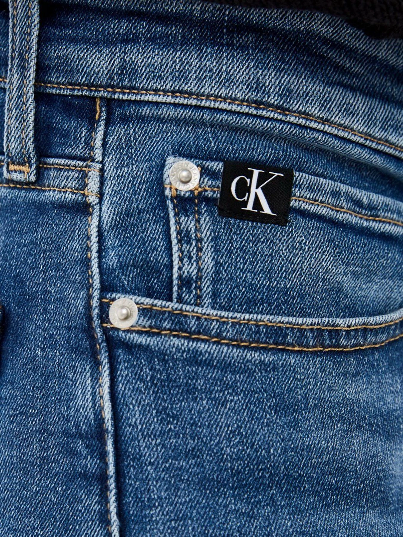 Джинсы Calvin Klein Jeans Slim модель J30J318976_1BJ Джинсы Calvin Klein Jeans Slim модель J30J318976_1BJ Фото