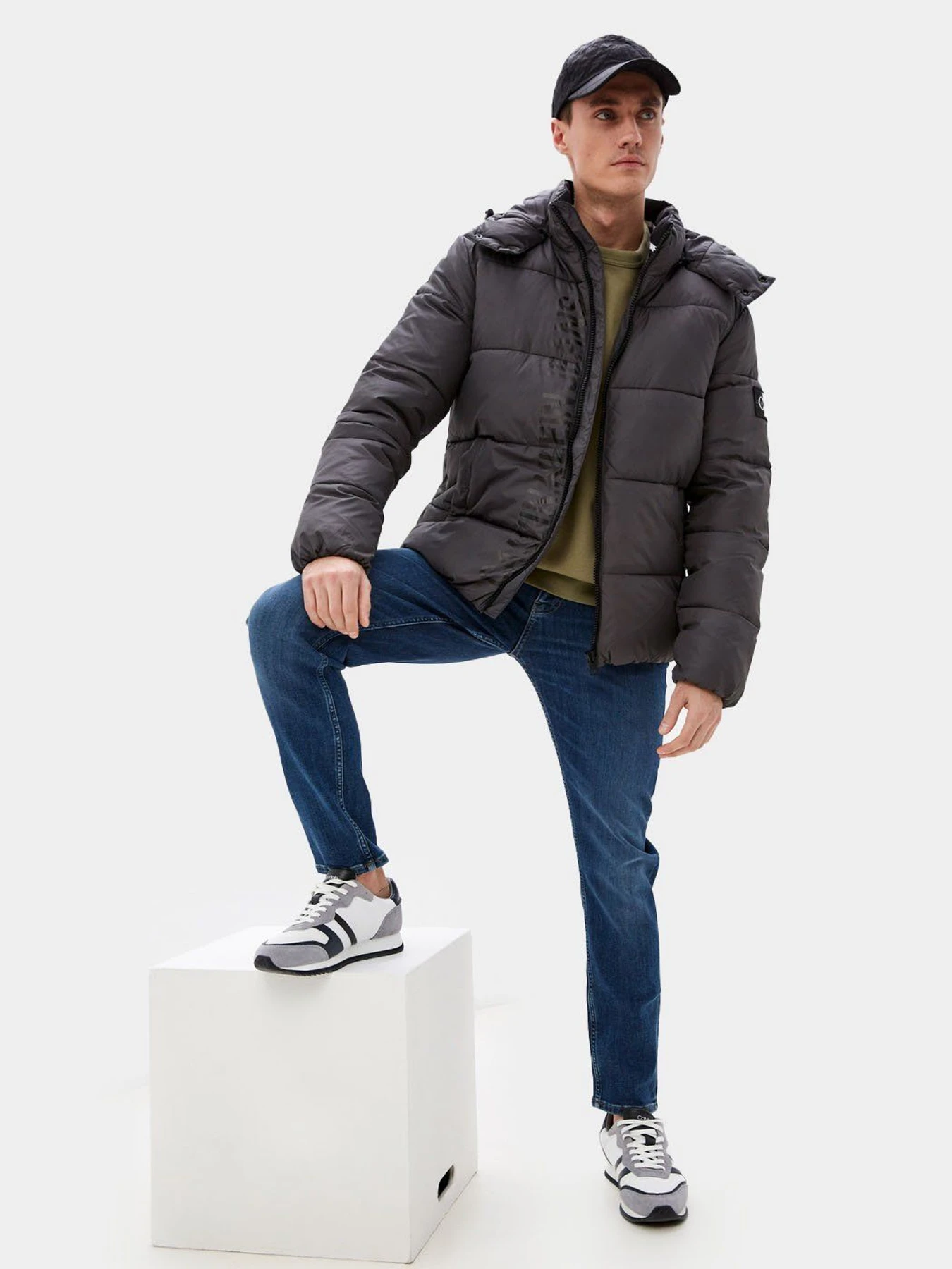 Куртки и дубленки Calvin Klein Jeans модель J30J319057_PCK Куртки и дубленки Calvin Klein Jeans модель J30J319057_PCK Фото
