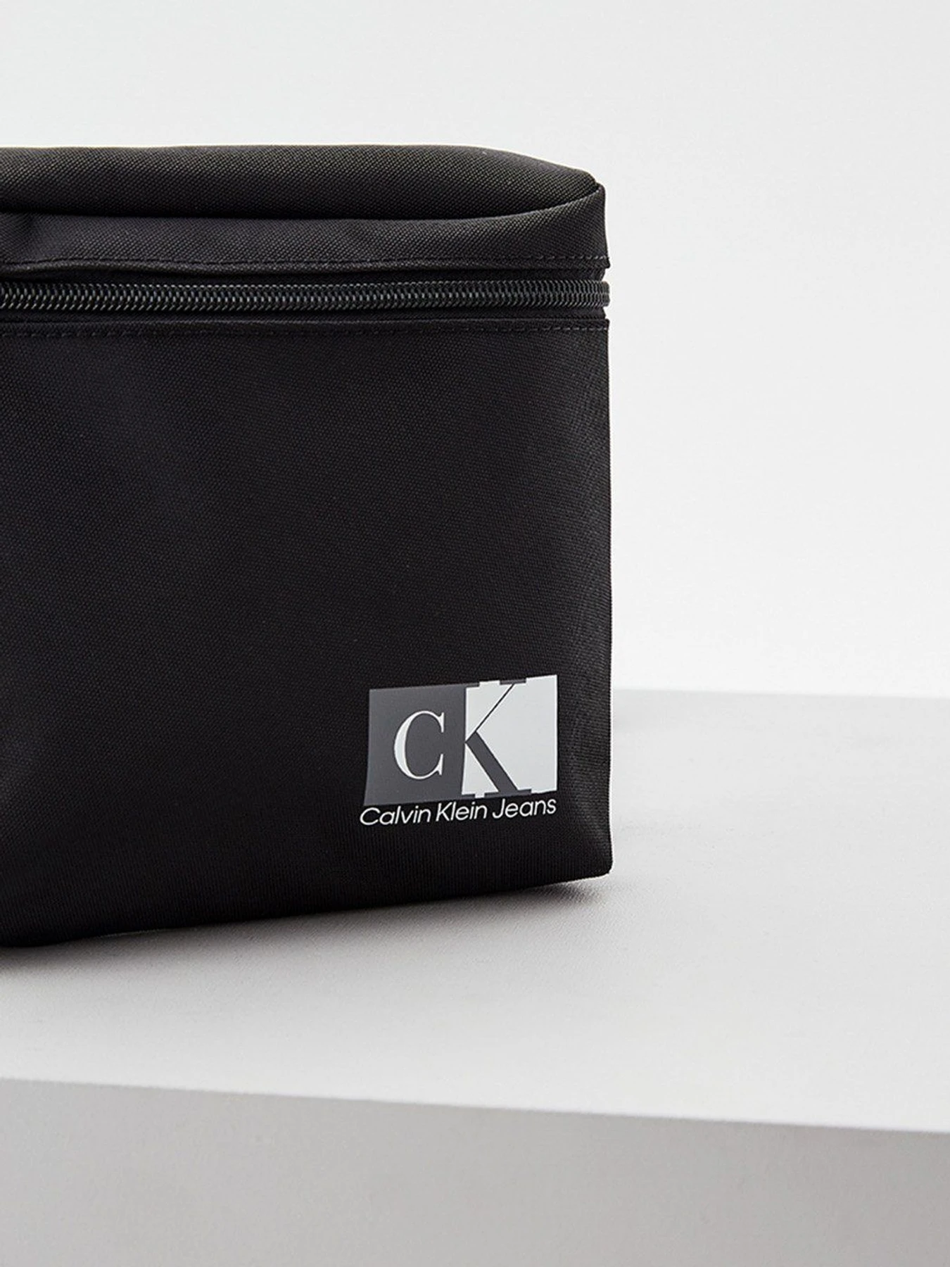 Сумки Calvin Klein Jeans модель K50K508188_BDS Сумки Calvin Klein Jeans модель K50K508188_BDS Фото
