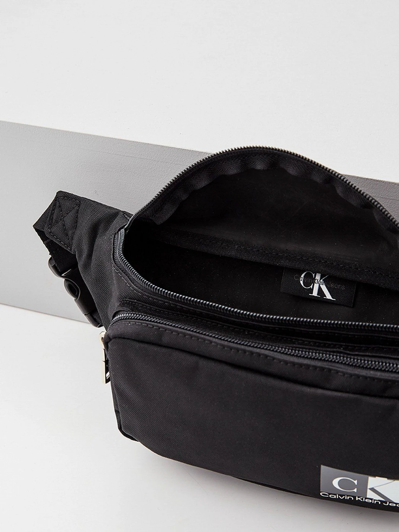 Сумки Calvin Klein Jeans модель K50K508189_BDS Фото