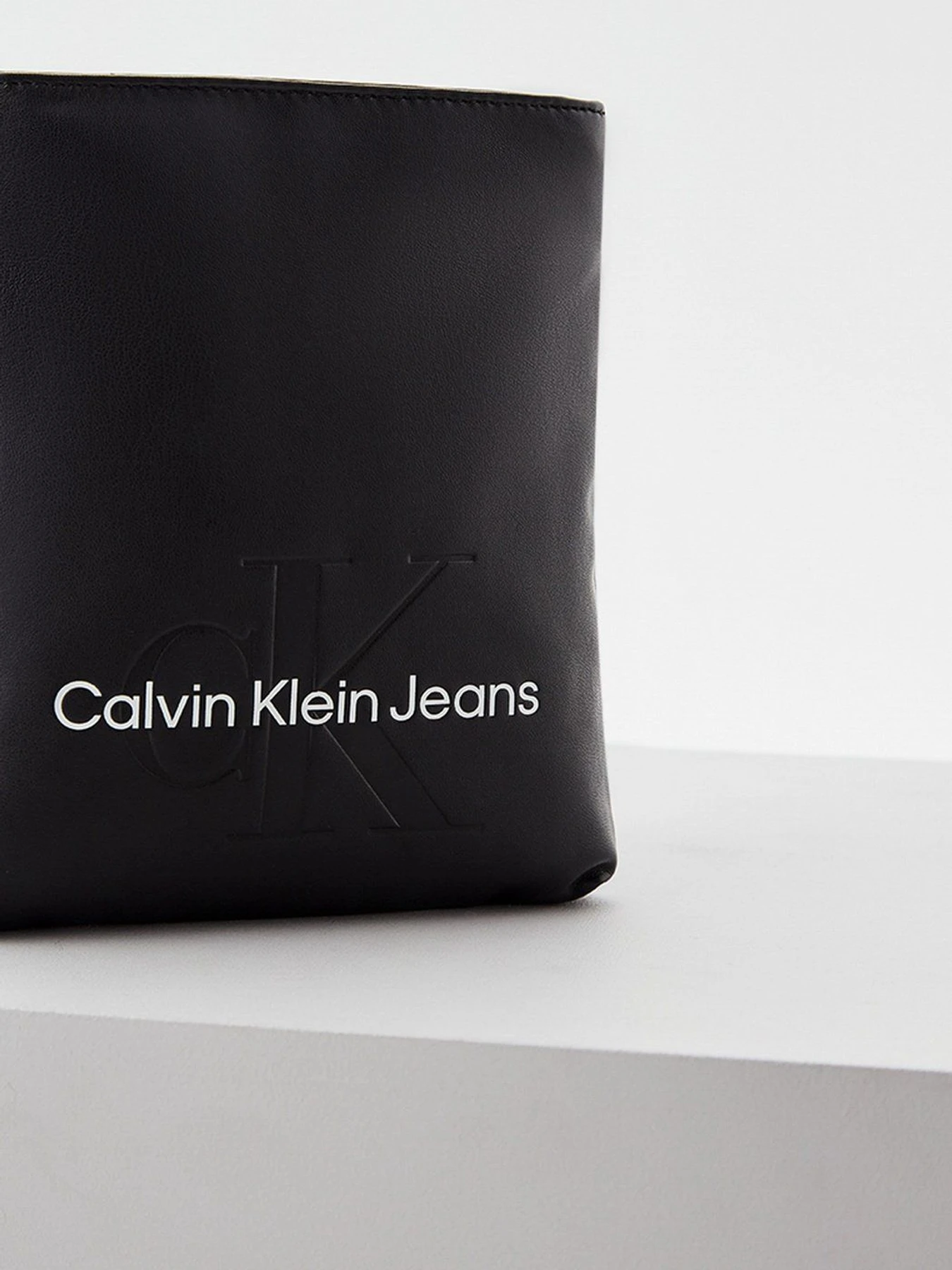 Сумки Calvin Klein Jeans модель K50K508202_BDS Сумки Calvin Klein Jeans модель K50K508202_BDS Фото