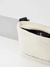 Сумки Calvin Klein Jeans Monogram Soft Flatpack S модель K50K508202_YAS Фото