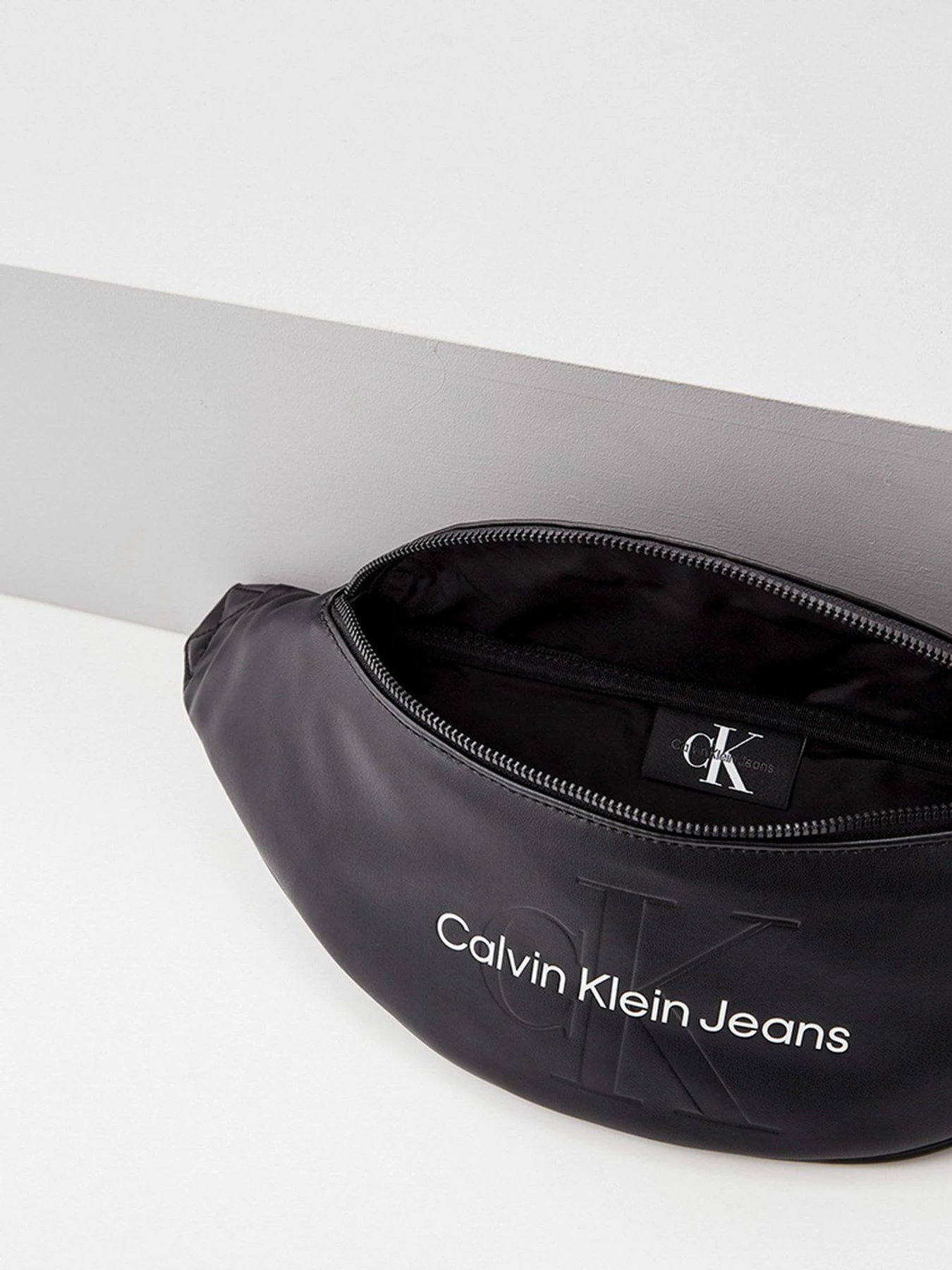 Сумки Calvin Klein Jeans модель K50K508203_BDS Фото