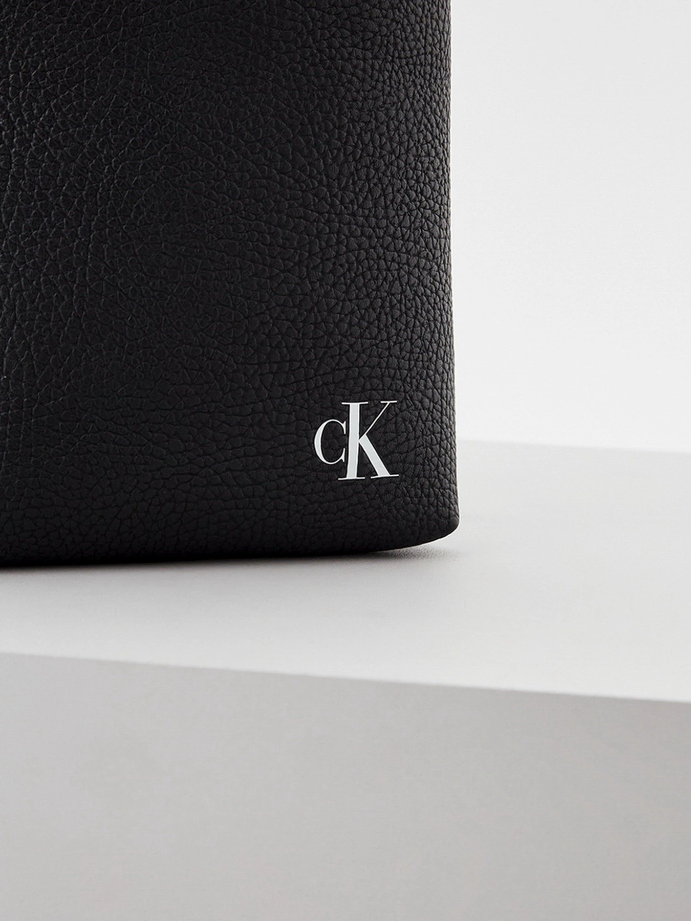 Сумки Calvin Klein Jeans модель K50K508207_BDS Фото