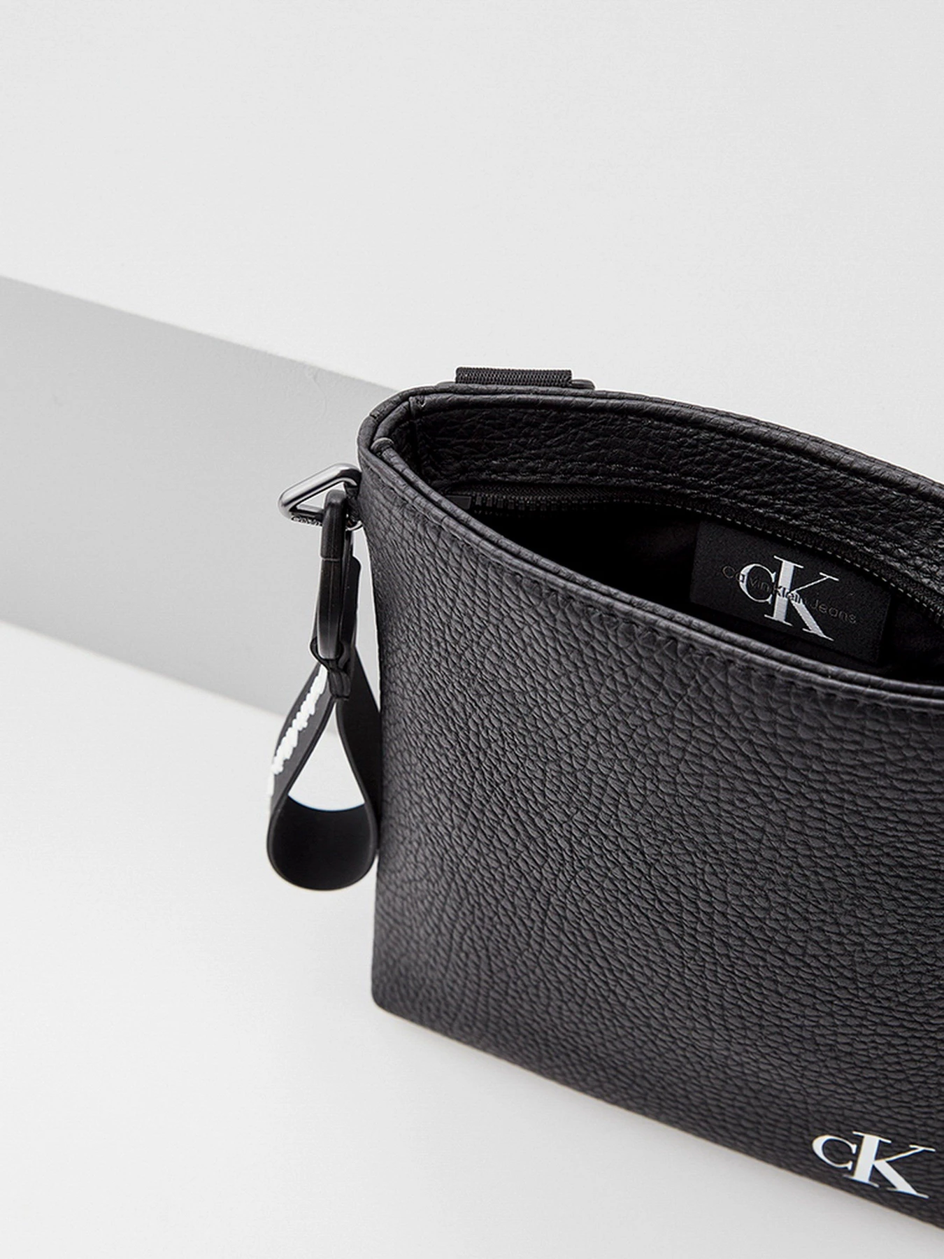 Сумки Calvin Klein Jeans модель K50K508207_BDS Фото