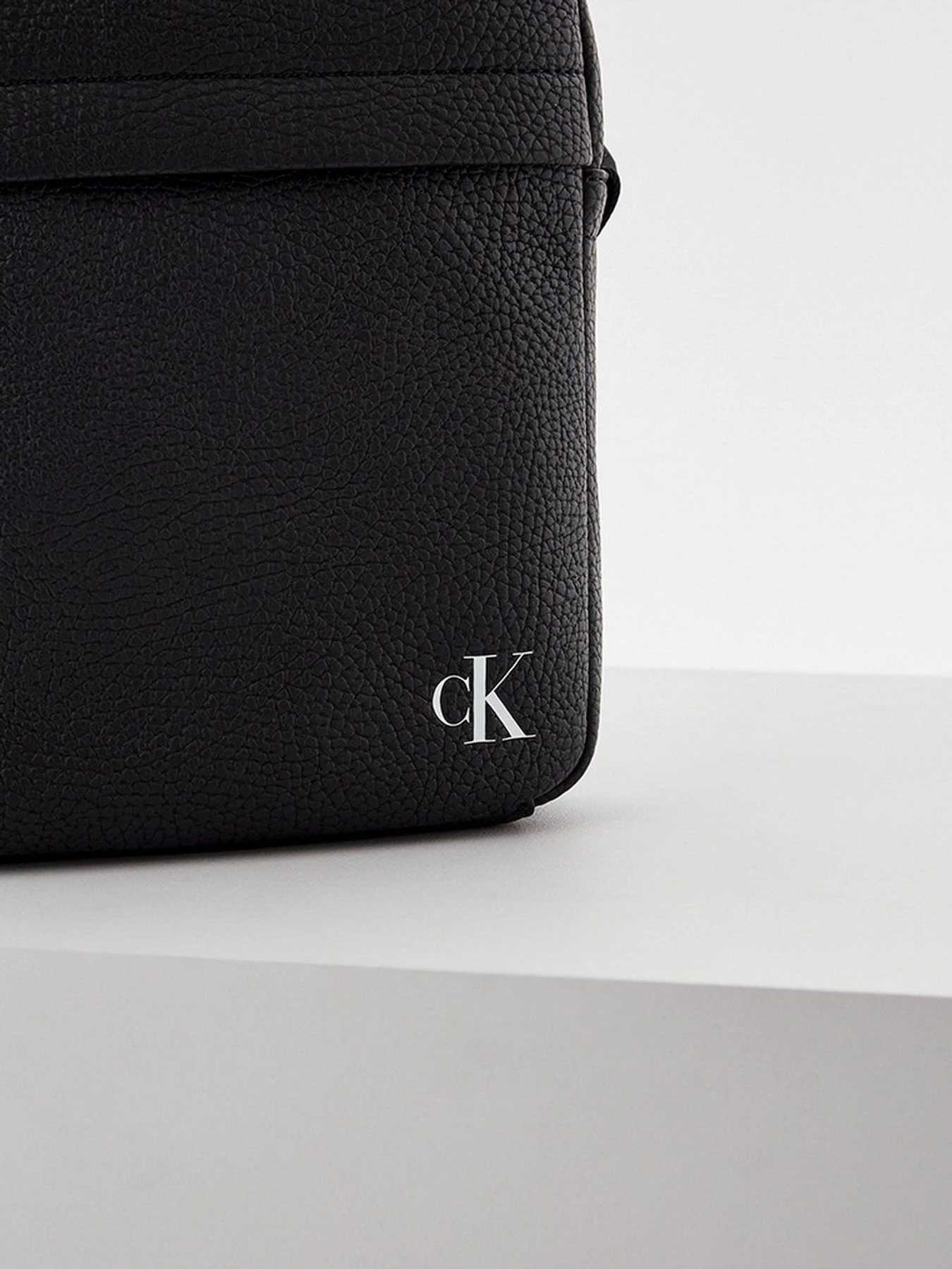 Сумки Calvin Klein Jeans модель K50K508208_BDS Фото