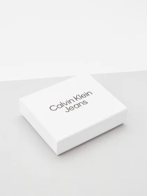 Кошельки Calvin Klein Jeans модель K50K508237_BDS Фото
