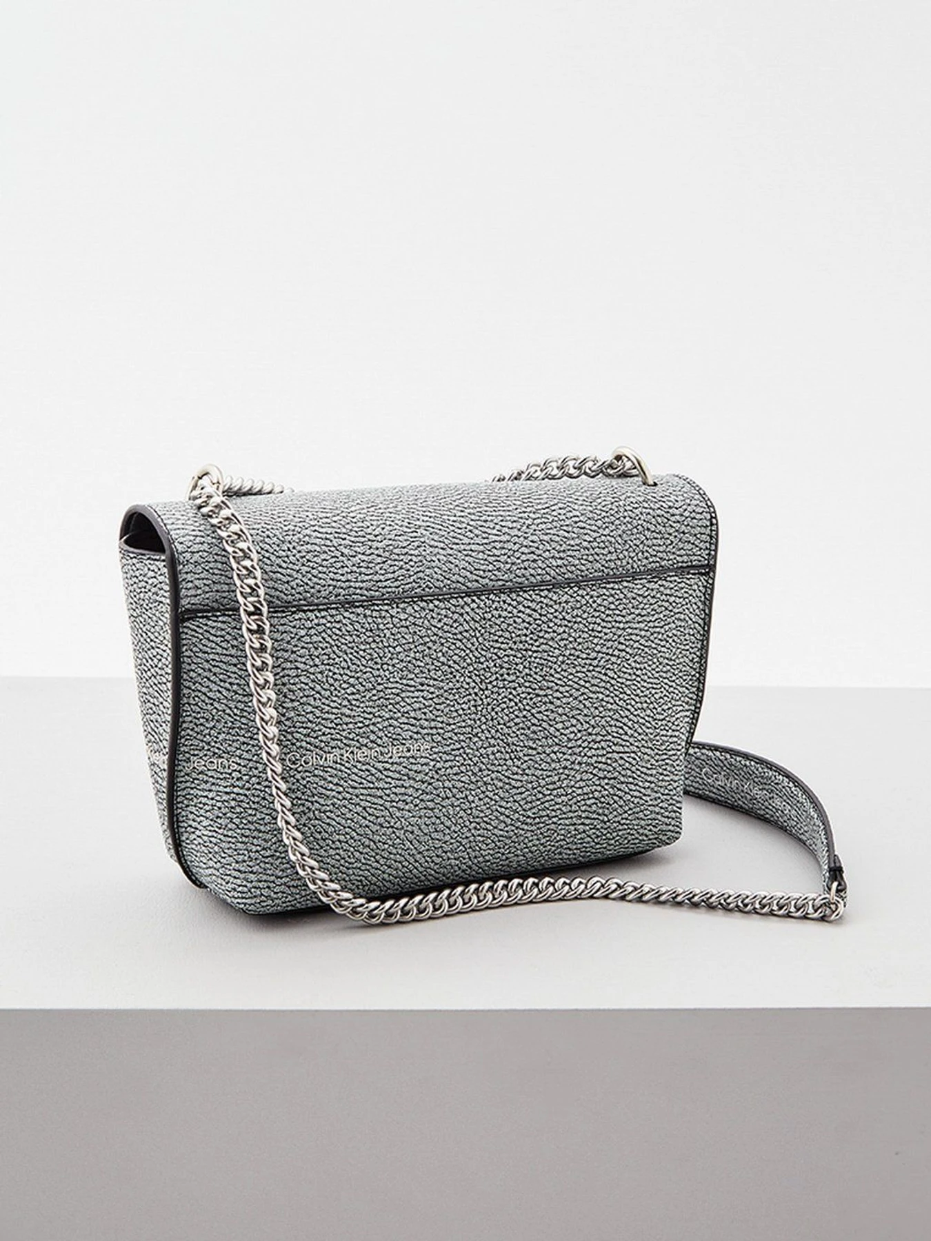 Сумки Calvin Klein Jeans модель K60K608937_00Y Фото