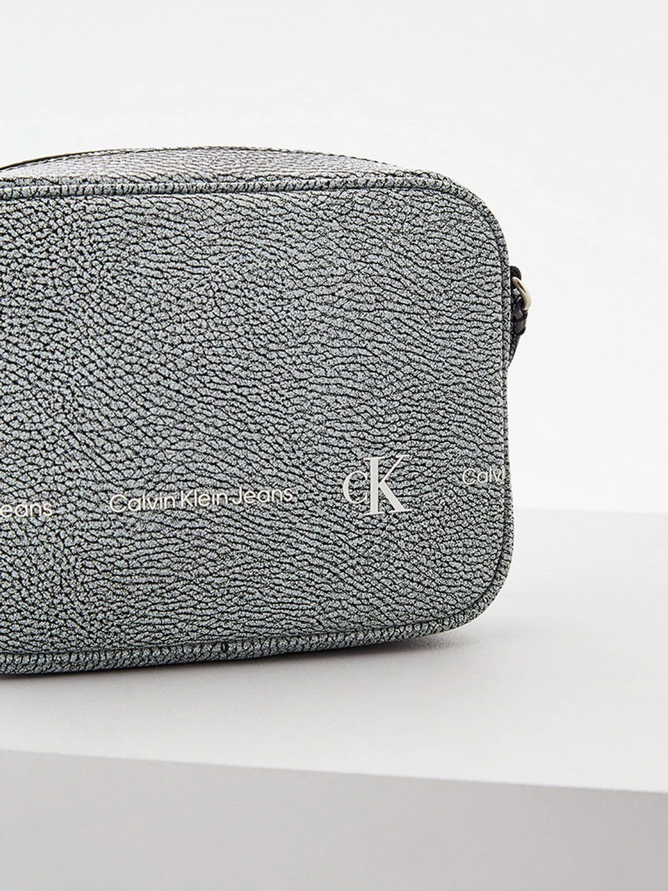 Сумки Calvin Klein Jeans модель K60K608939_00Y Фото