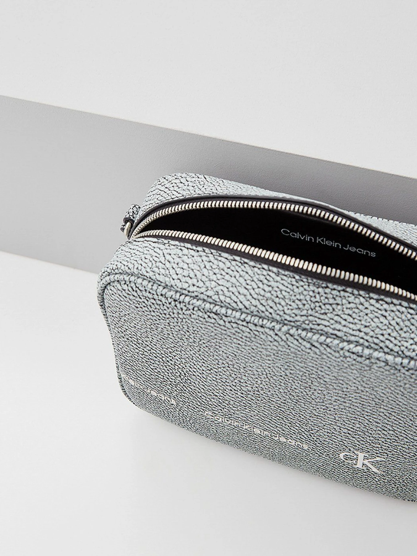 Сумки Calvin Klein Jeans модель K60K608939_00Y Фото