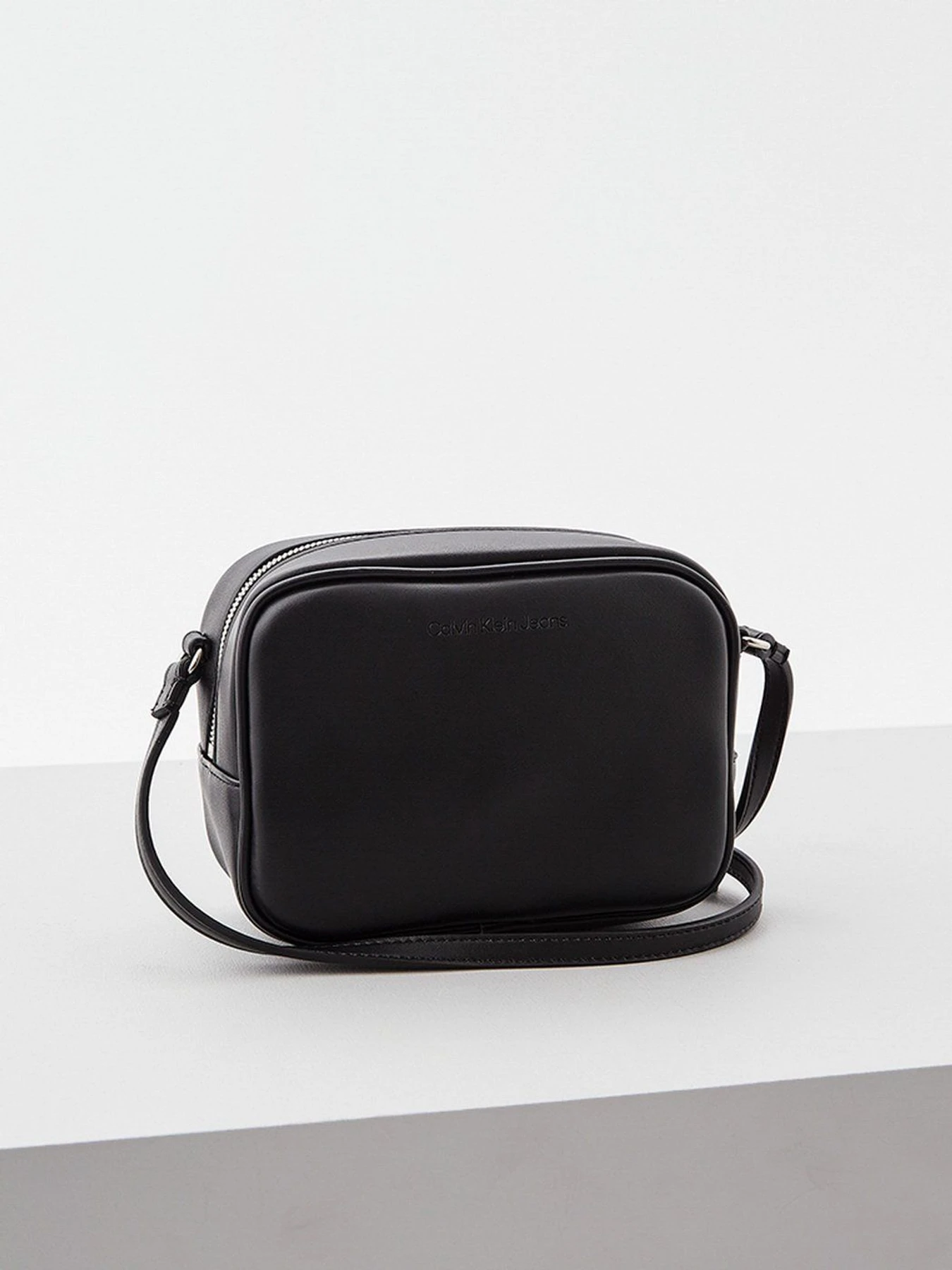 Сумки Calvin Klein Jeans модель K60K608941_01A Сумки Calvin Klein Jeans модель K60K608941_01A Фото