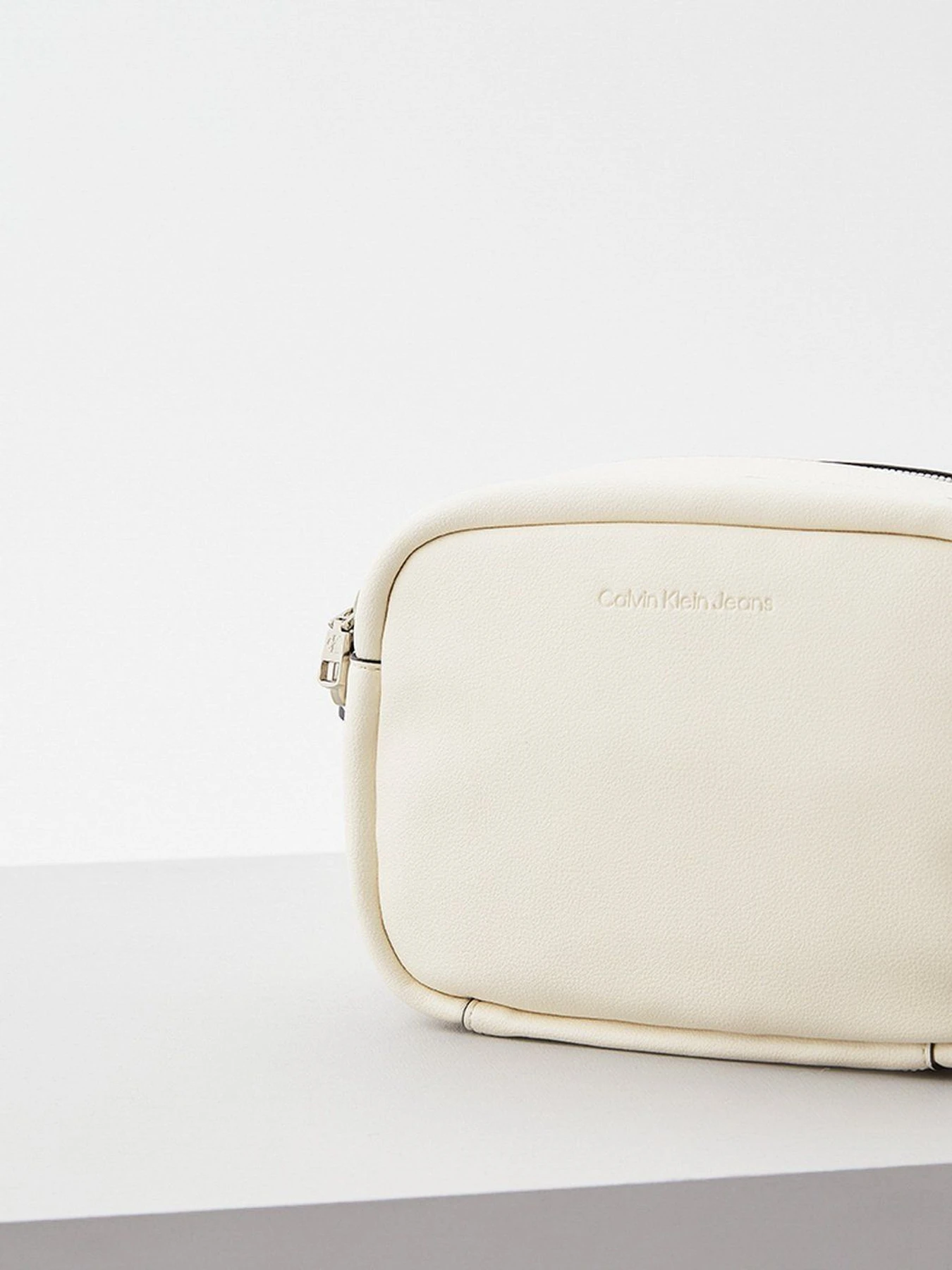 Сумки Calvin Klein Jeans модель K60K608944_YAH Сумки Calvin Klein Jeans модель K60K608944_YAH Фото