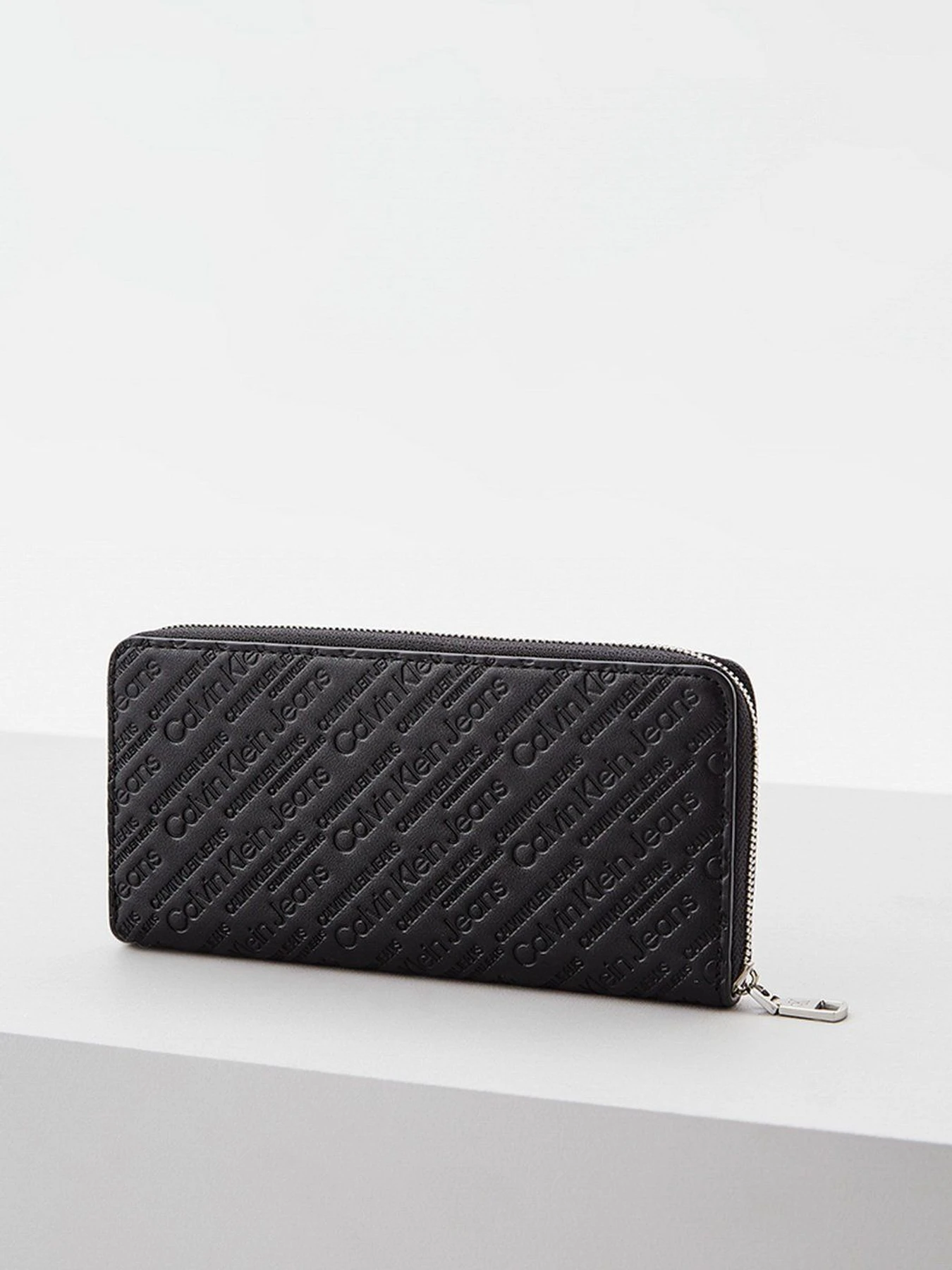 Кошельки Calvin Klein Jeans модель K60K608961_01A Фото