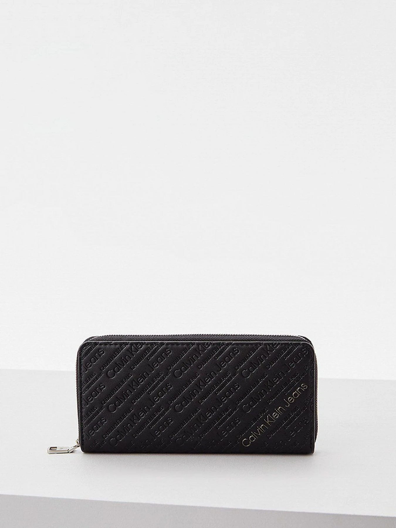Кошельки Calvin Klein Jeans модель K60K608961_01A Фото