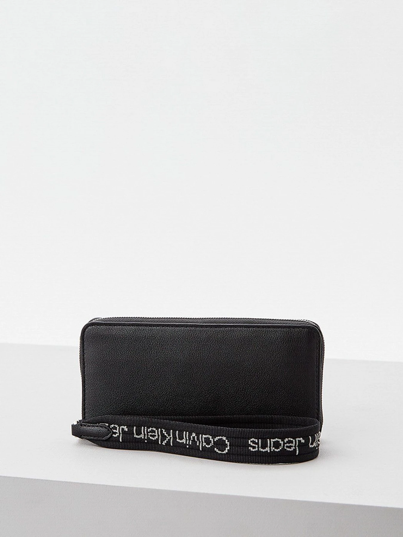 Кошельки Calvin Klein Jeans модель K60K608967_BDS Фото