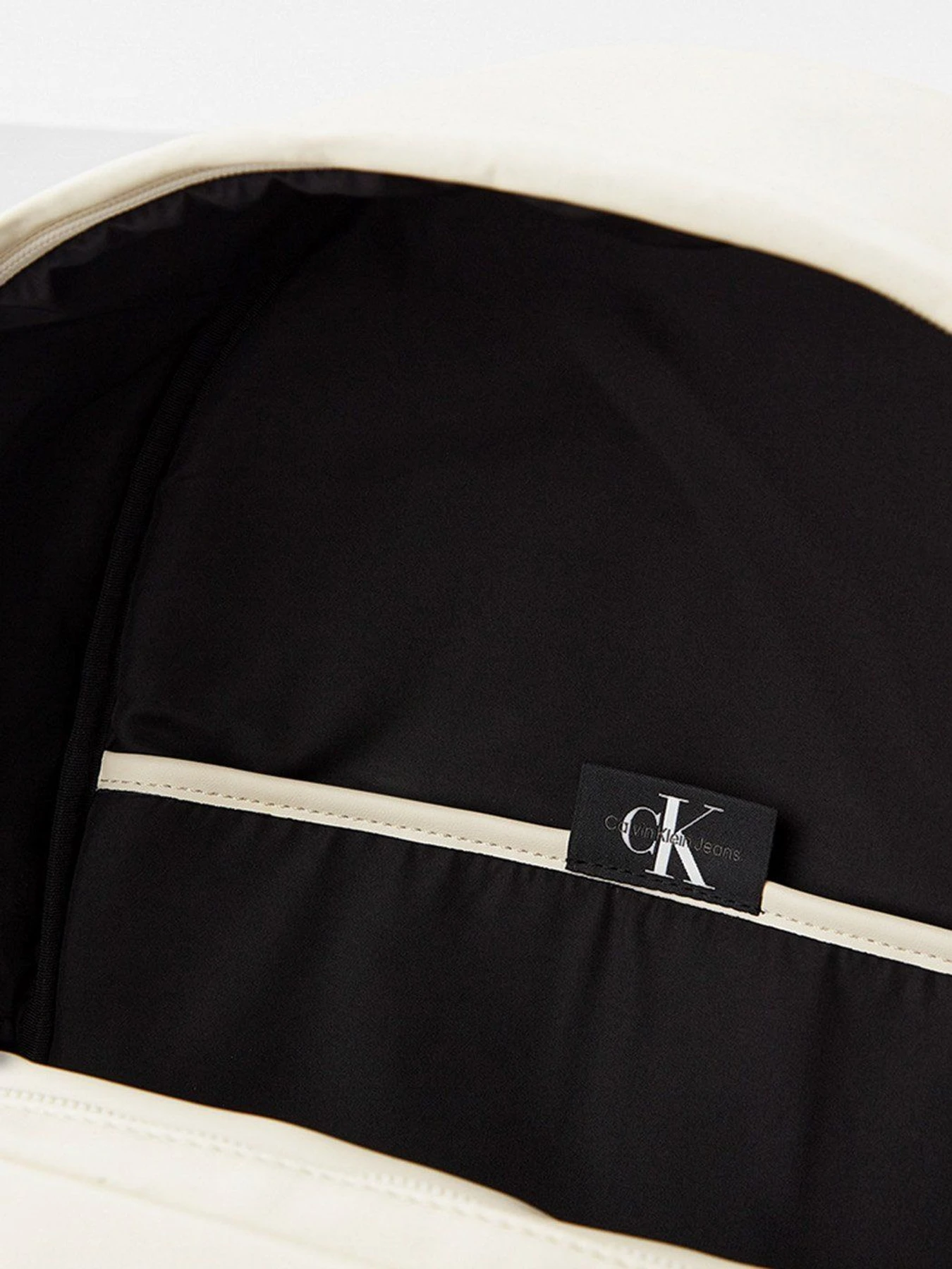 Рюкзаки Calvin Klein Jeans модель K50K508201_YAS Рюкзаки Calvin Klein Jeans модель K50K508201_YAS Фото