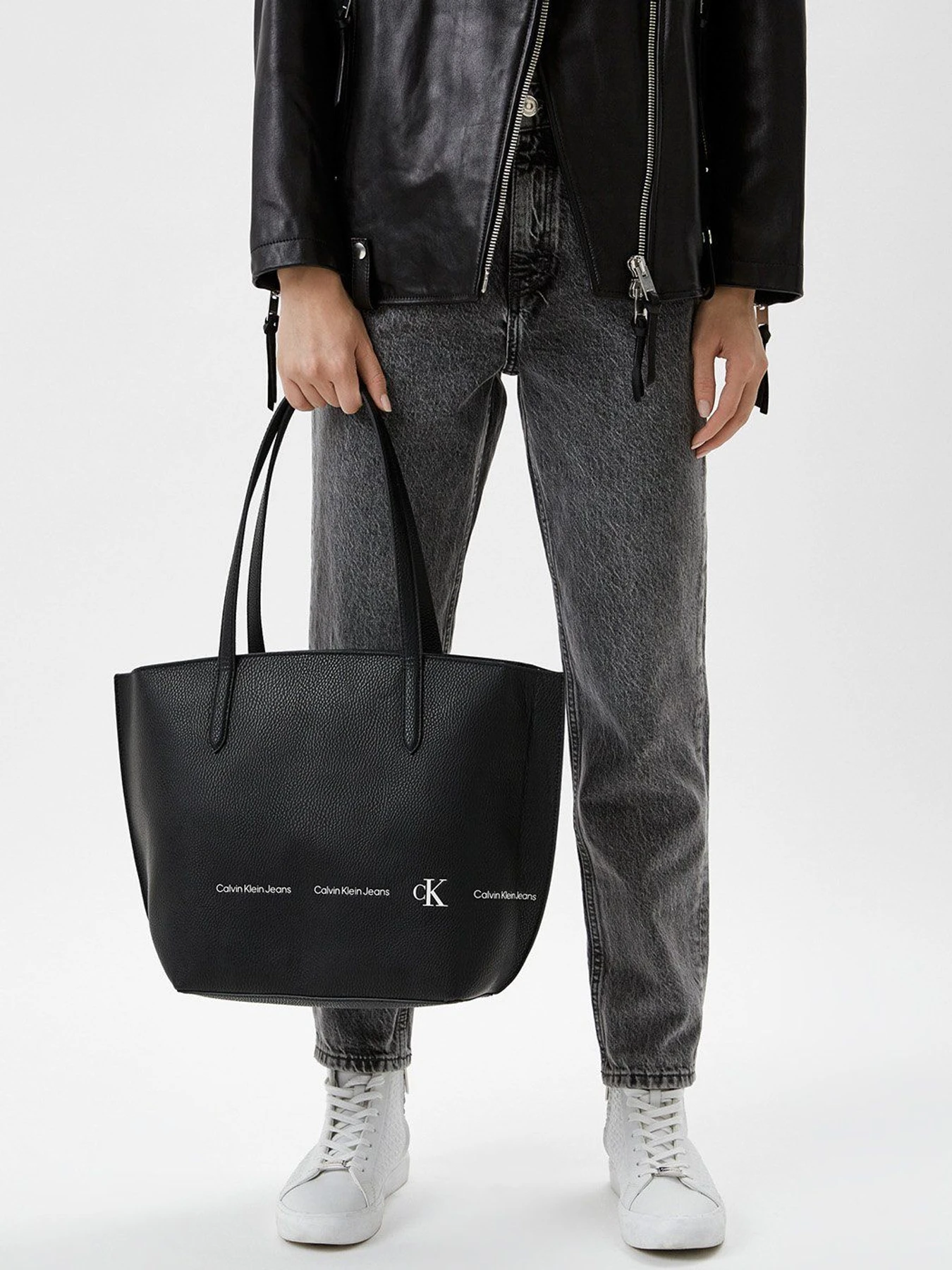 Сумки Calvin Klein Jeans модель K60K608935_BDS Сумки Calvin Klein Jeans модель K60K608935_BDS Фото