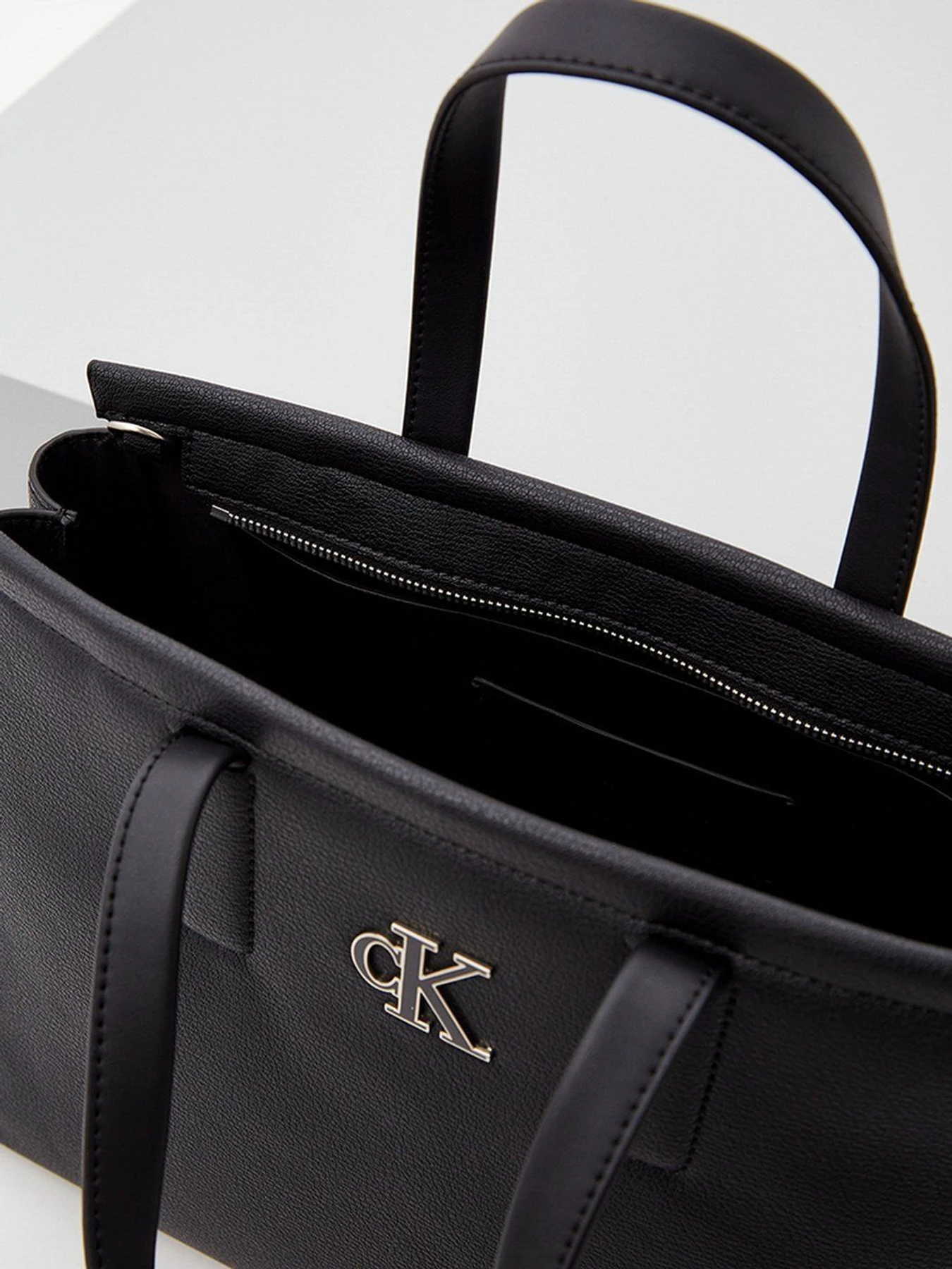 Сумки Calvin Klein Jeans модель K60K608948_BDS Фото