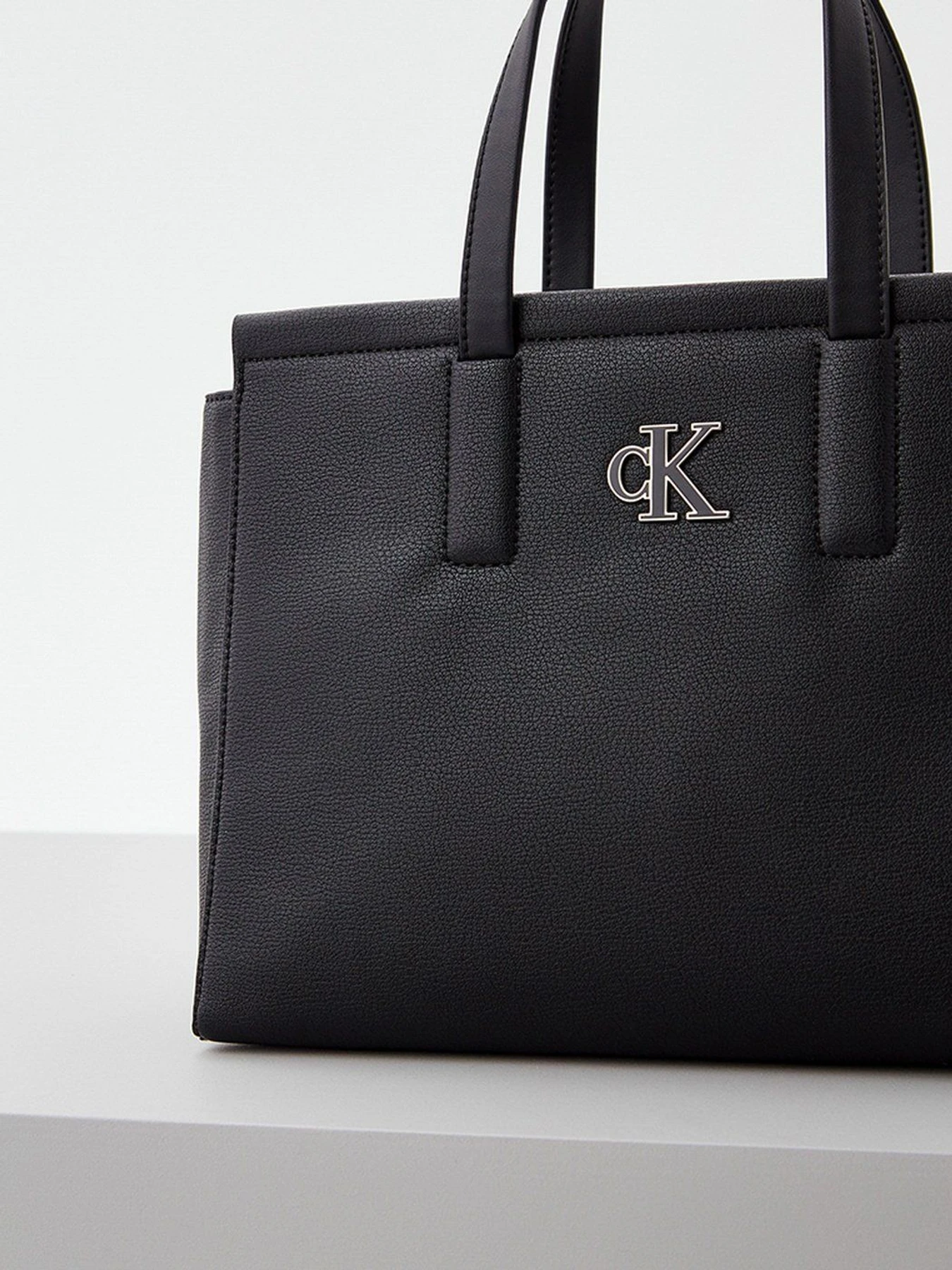 Сумки Calvin Klein Jeans модель K60K608948_BDS Фото