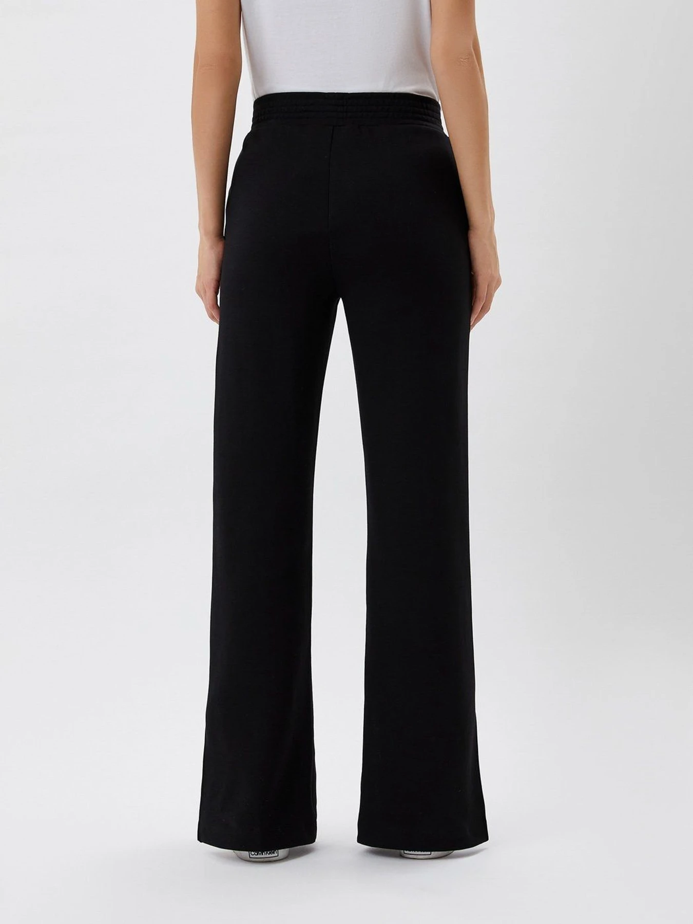 Брюки Calvin Klein Jeans Repeat Logo Jog Pant модель J20J217933_BEH Брюки Calvin Klein Jeans Repeat Logo Jog Pant модель J20J217933_BEH Фото