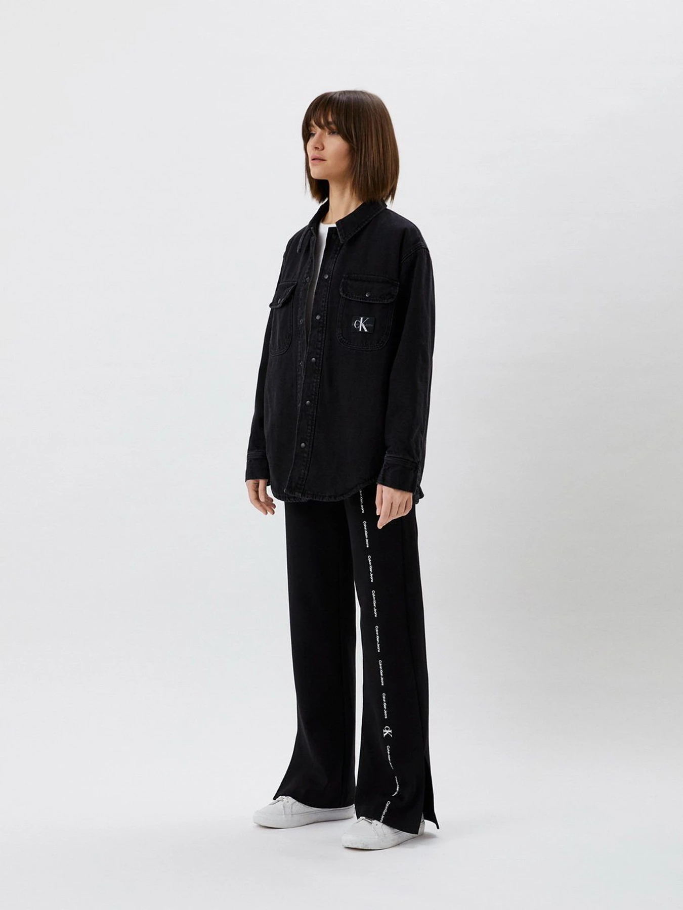 Брюки Calvin Klein Jeans Repeat Logo Jog Pant модель J20J217933_BEH Брюки Calvin Klein Jeans Repeat Logo Jog Pant модель J20J217933_BEH Фото