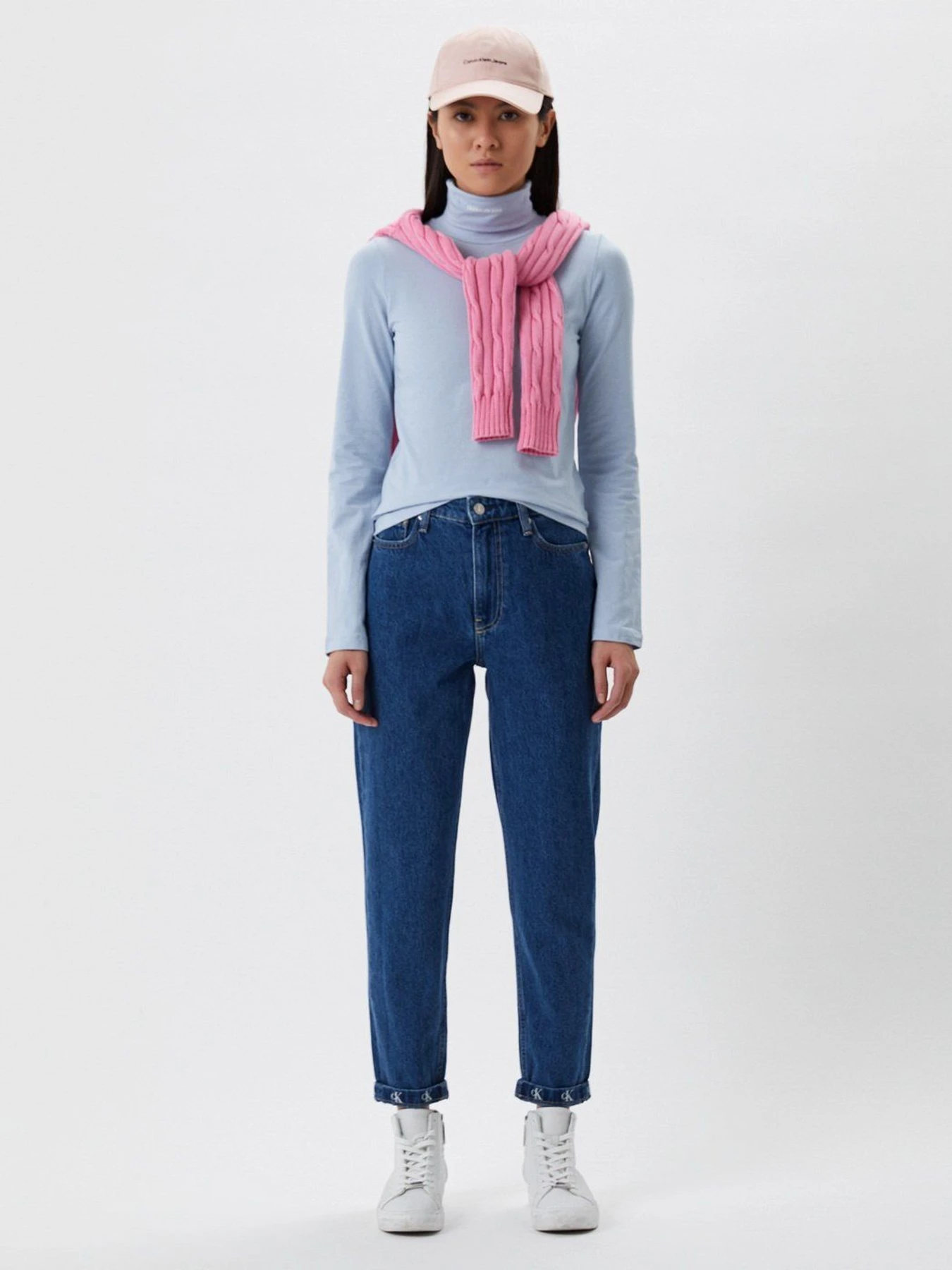 Свитры и кардиганы Calvin Klein Jeans Micro Branding Ls Roll Neck модель J20J216784_C1U Фото