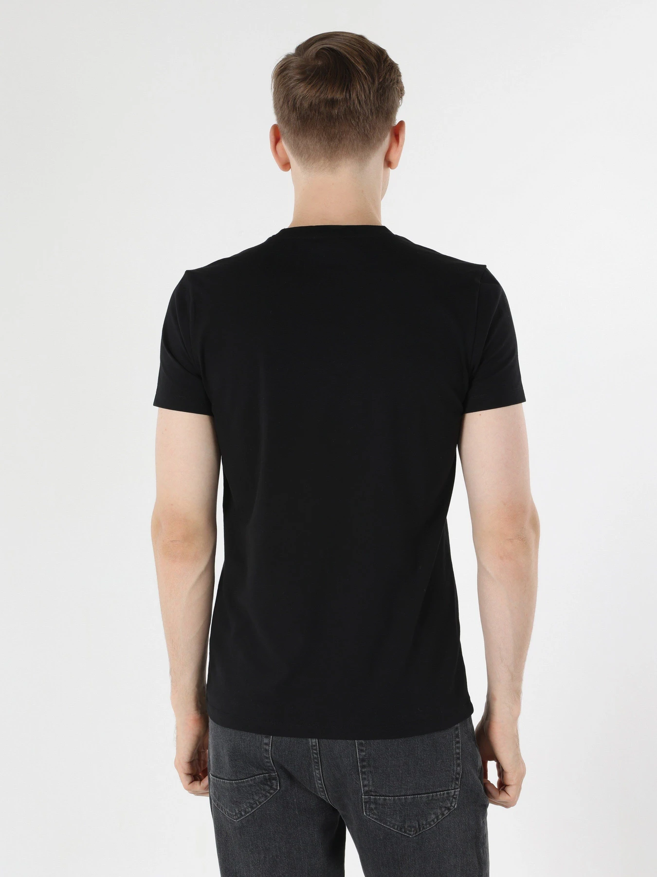 Футболки и поло Colin’s модель CL1063396BLK Футболки и поло Colin’s модель CL1063396BLK Фото