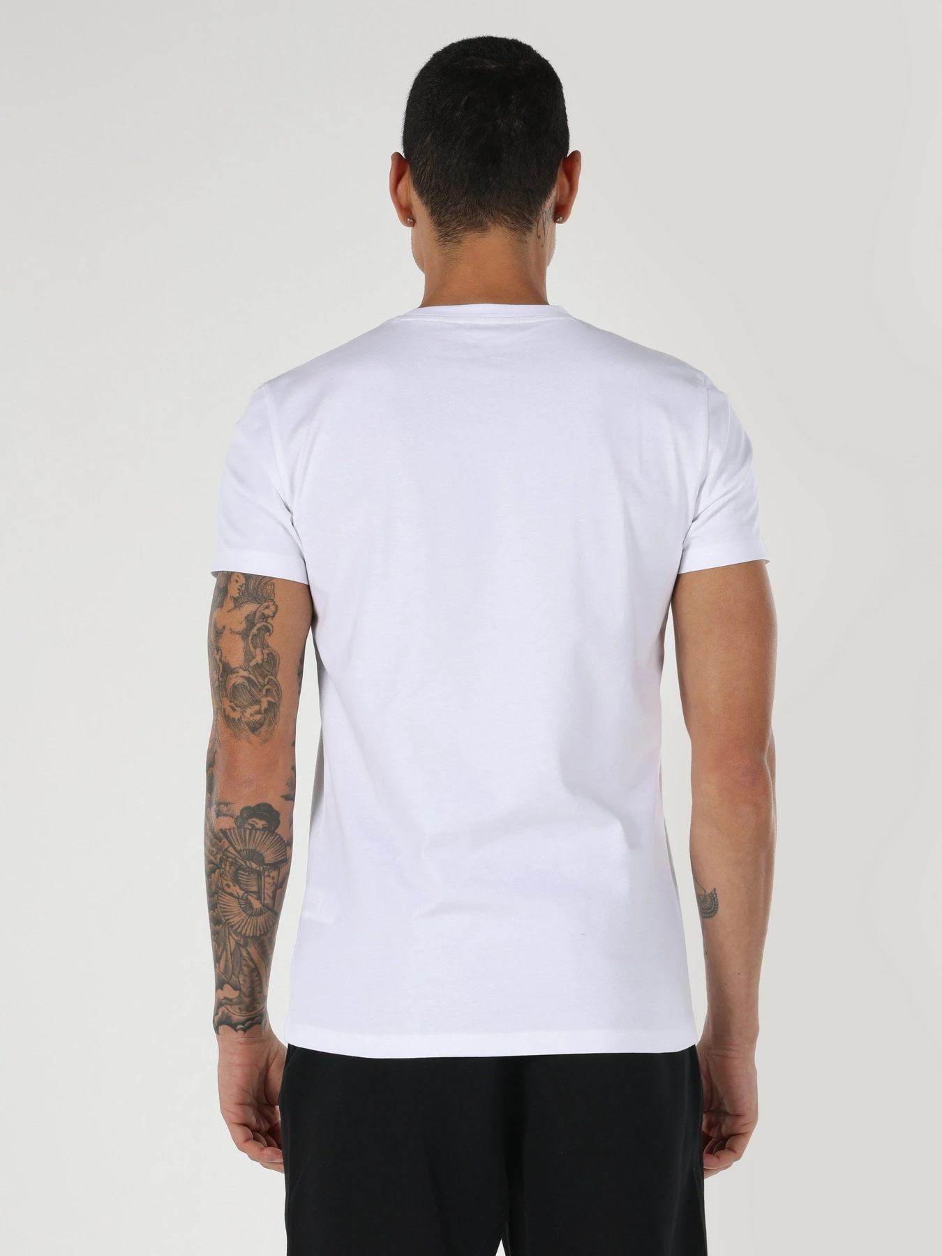 Футболки и поло Colin’s модель CL1063396WHT Футболки и поло Colin’s модель CL1063396WHT Фото