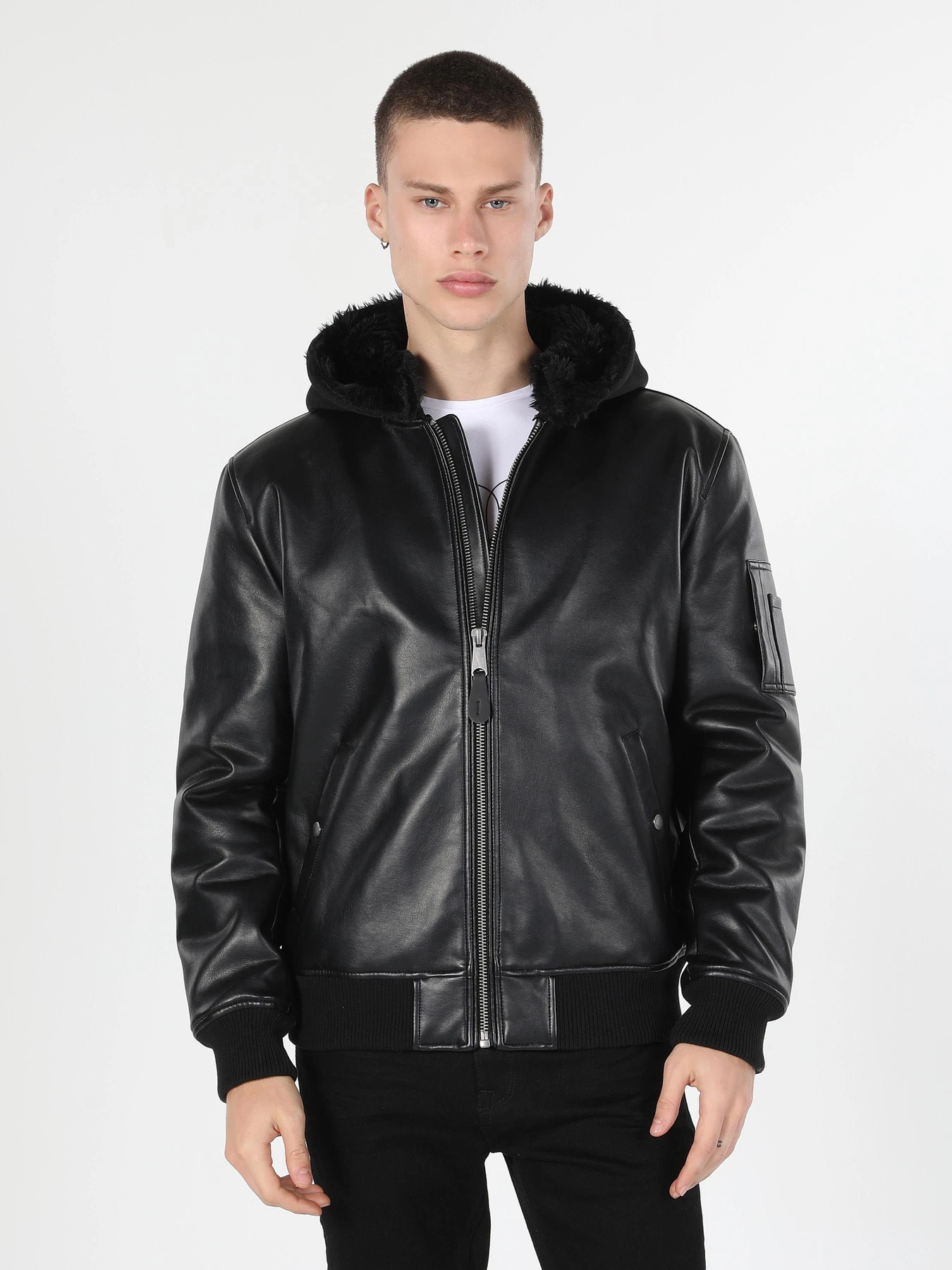 Куртки и дубленки Colin’s модель CL1060744BLK Куртки и дубленки Colin’s модель CL1060744BLK Фото