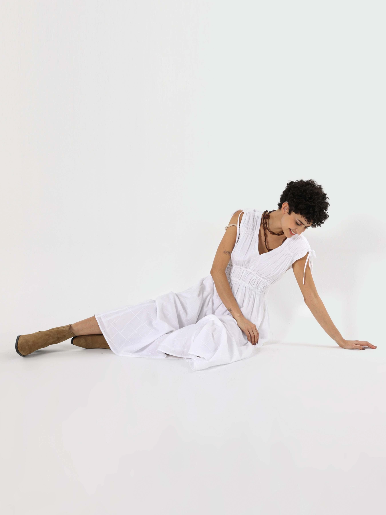 Платья Colin’s модель CL1063971WHT Платья Colin’s модель CL1063971WHT Фото