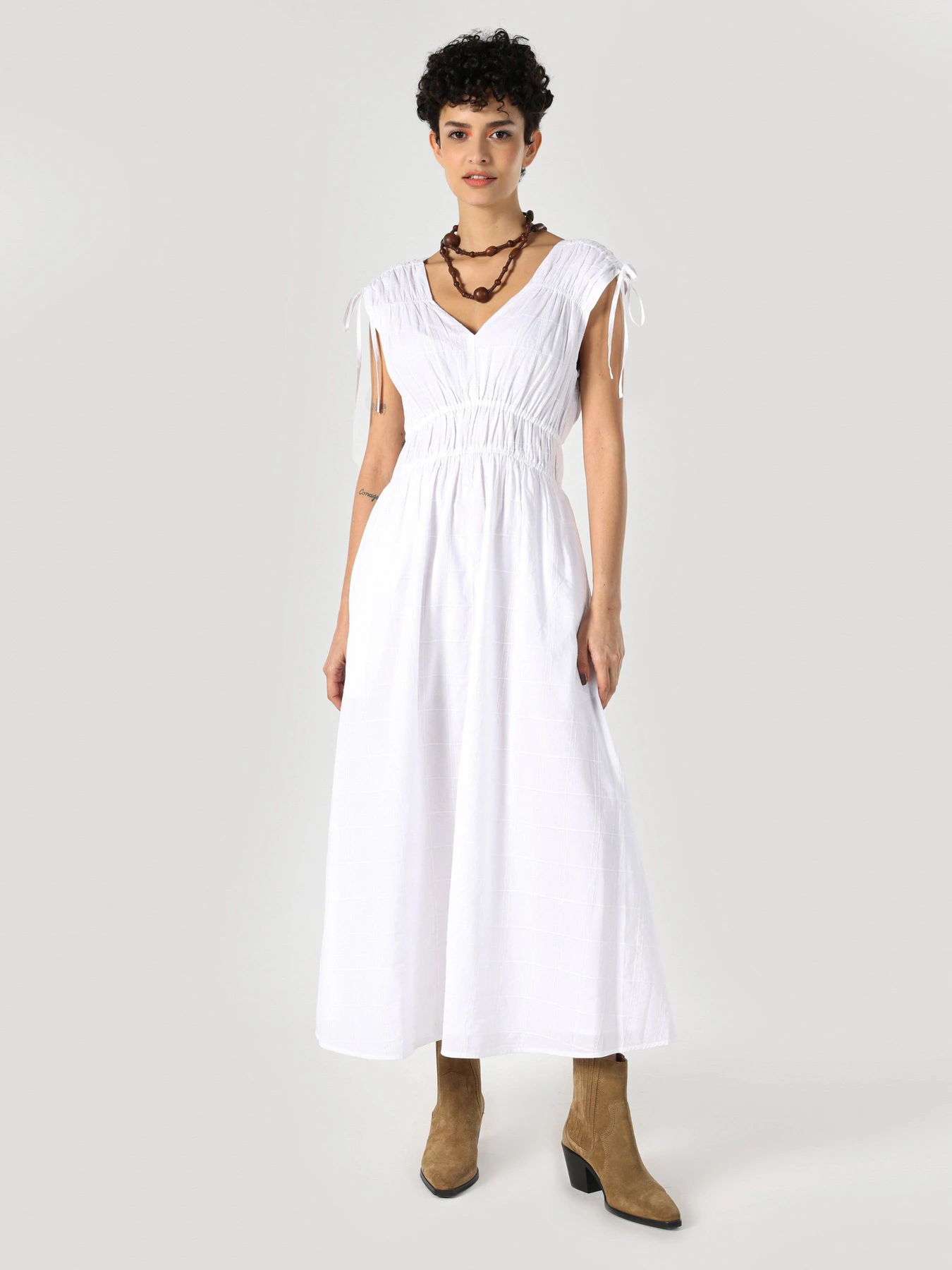 Платья Colin’s модель CL1063971WHT Платья Colin’s модель CL1063971WHT Фото