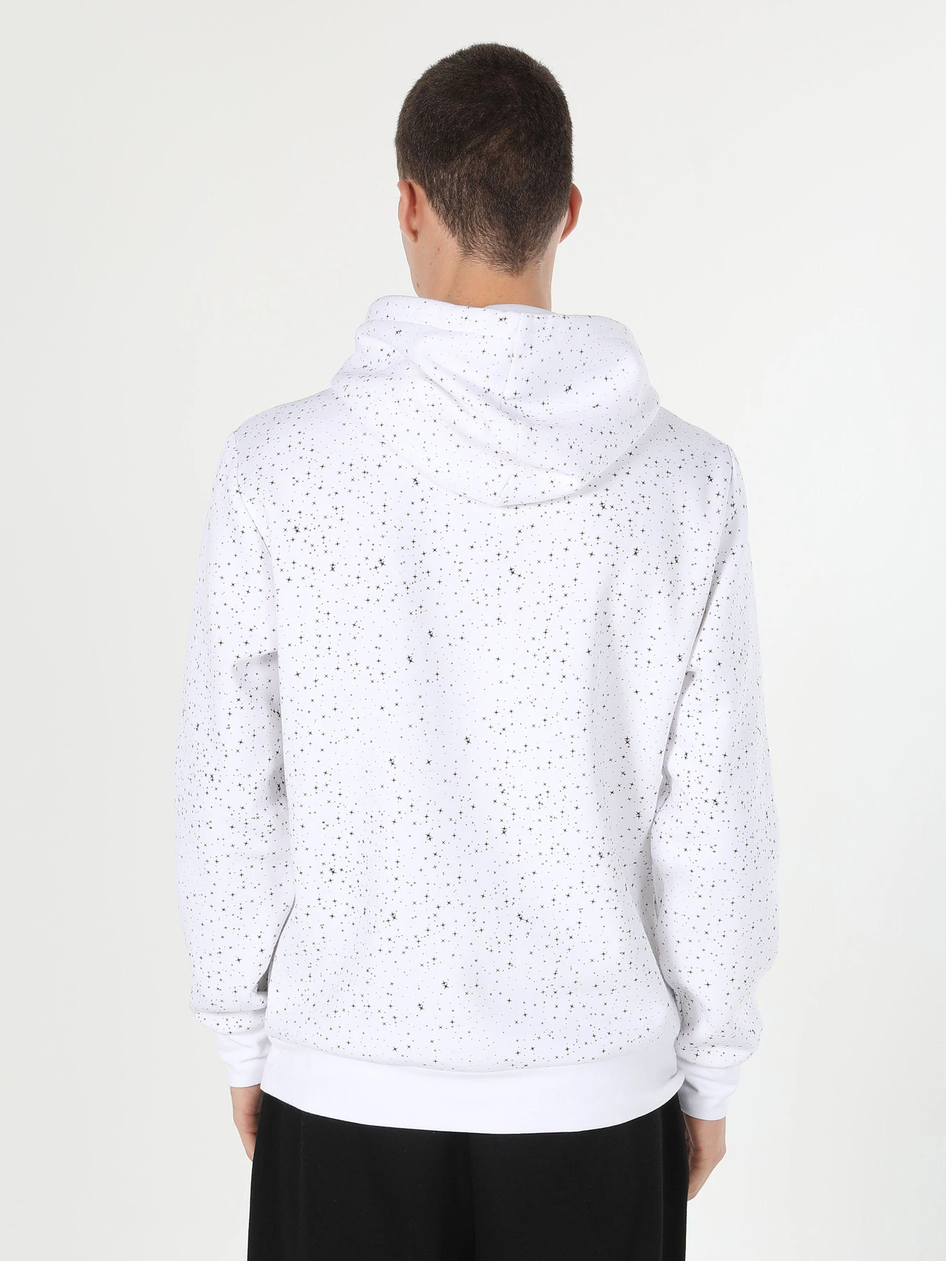 Худи и свитшоты Colin’s модель CL1060038WHT Худи и свитшоты Colin’s модель CL1060038WHT Фото