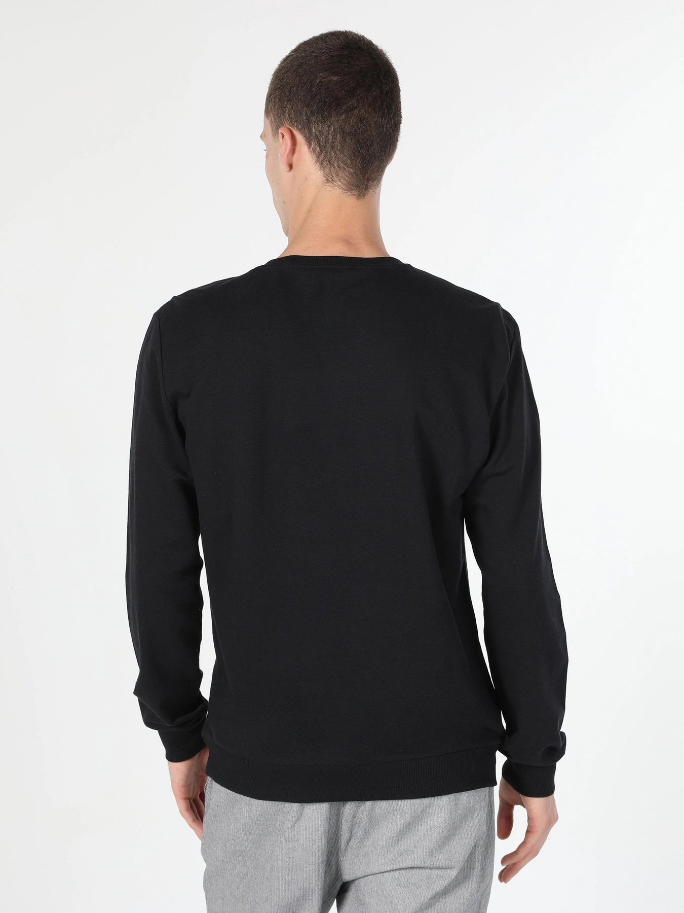 Худи и свитшоты Colin’s модель CL1060119BLK Худи и свитшоты Colin’s модель CL1060119BLK Фото