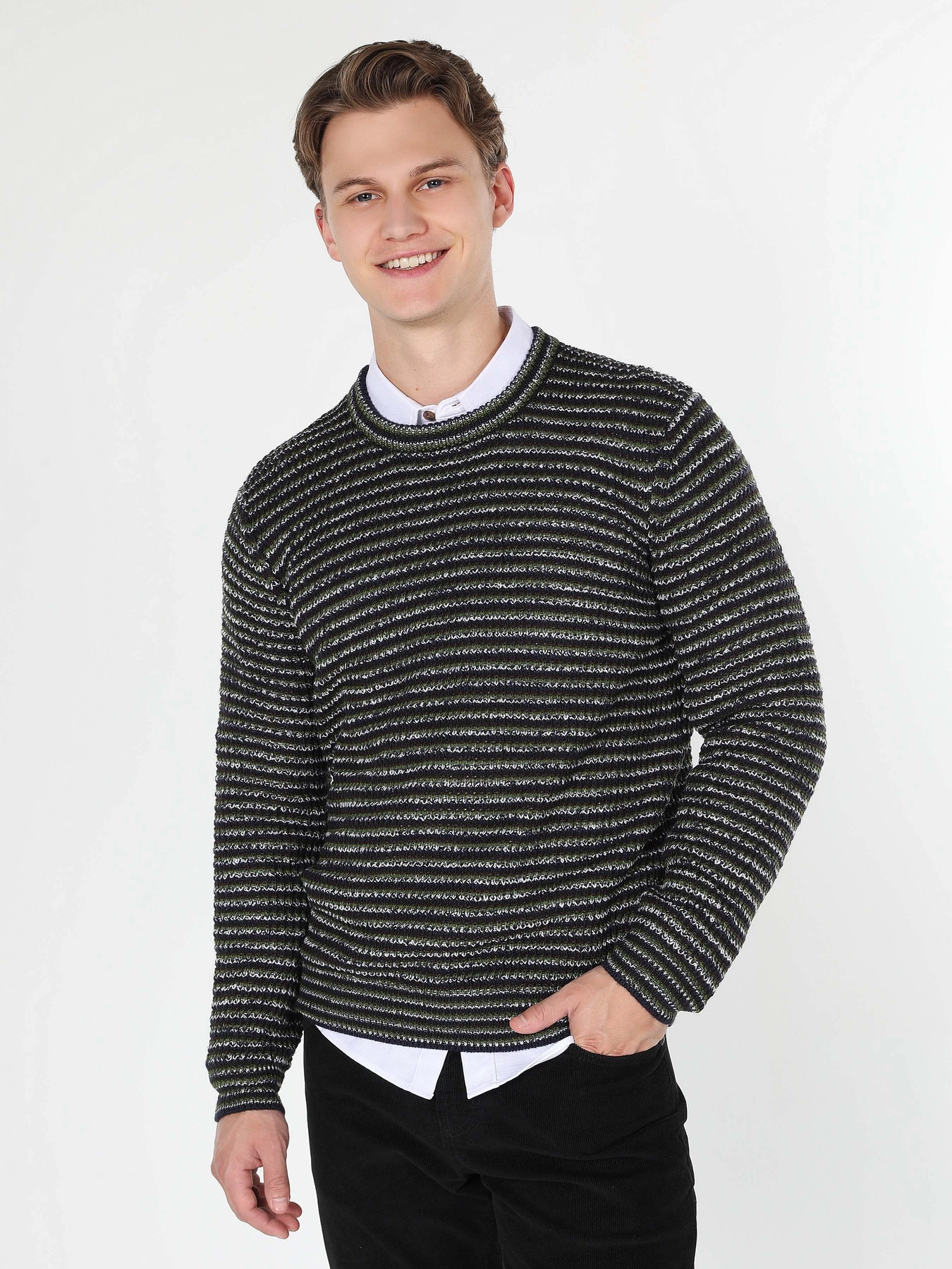 Светри та кардигани Colin’s модель CL1061129GRN Светри та кардигани Colin’s модель CL1061129GRN Фото