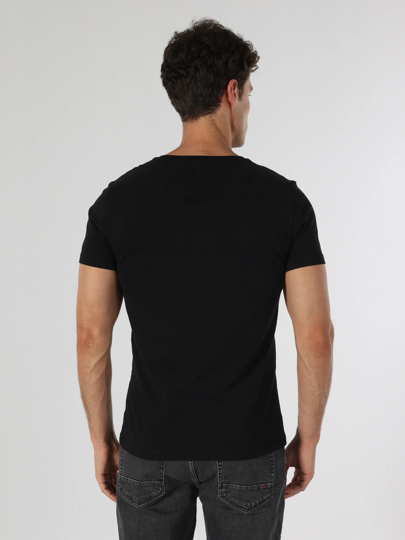 Футболки и поло Colin’s модель CL1058591BLK Футболки и поло Colin’s модель CL1058591BLK Фото