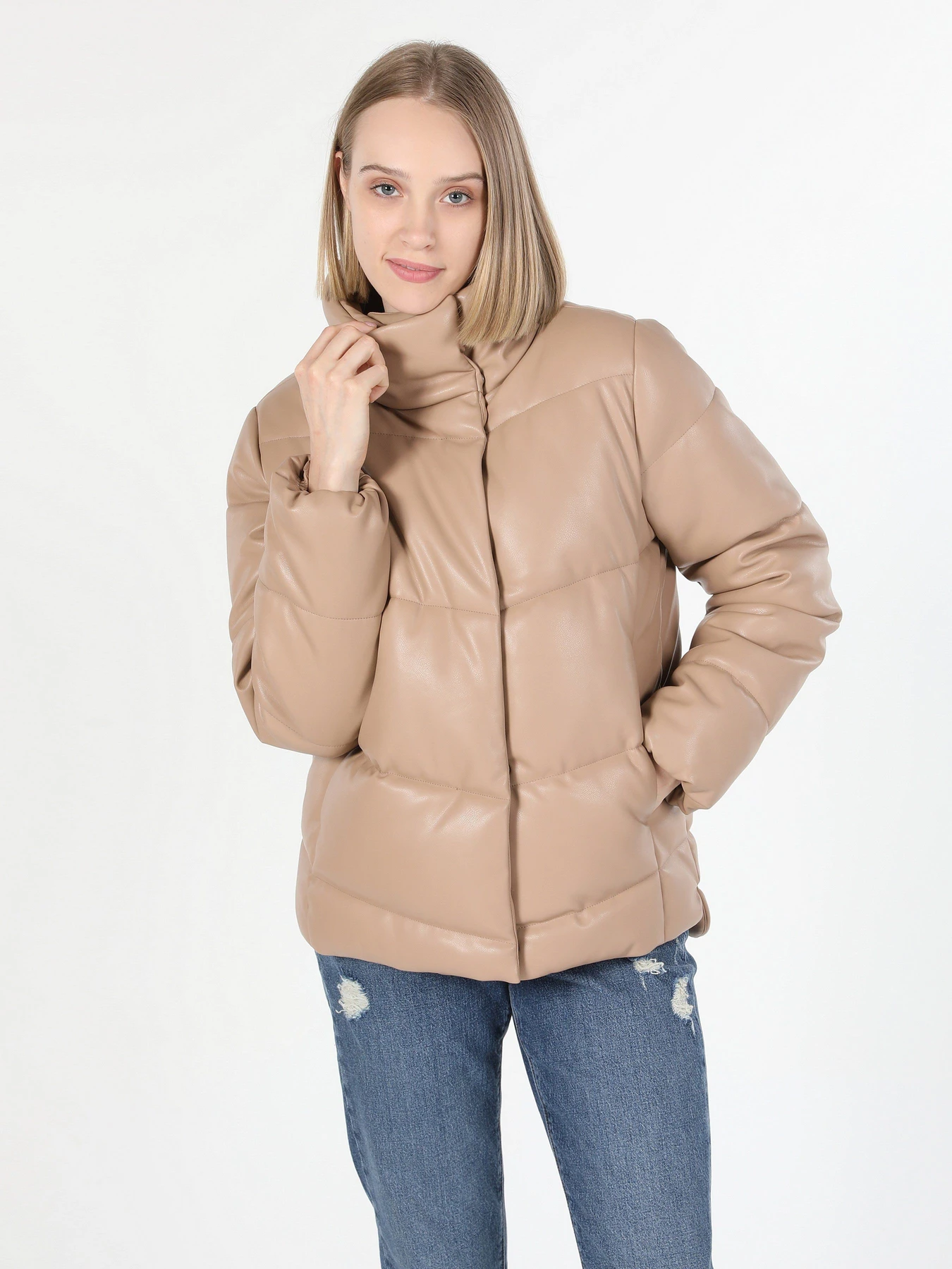 Куртки та дублянки Colin’s модель CL1060236BEI Куртки та дублянки Colin’s модель CL1060236BEI Фото
