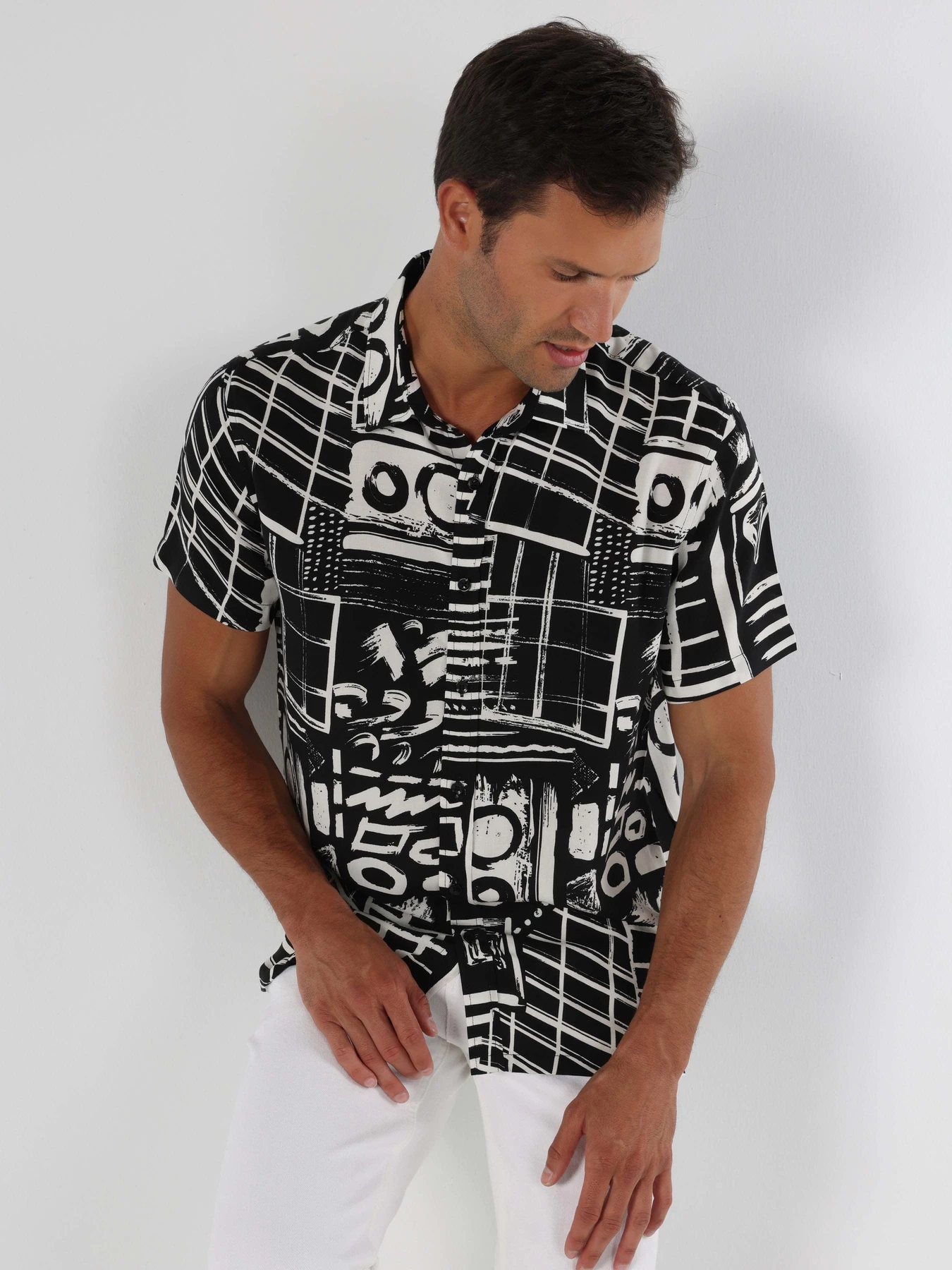 Рубашки Colin’s модель CL1062817BLK Рубашки Colin’s модель CL1062817BLK Фото