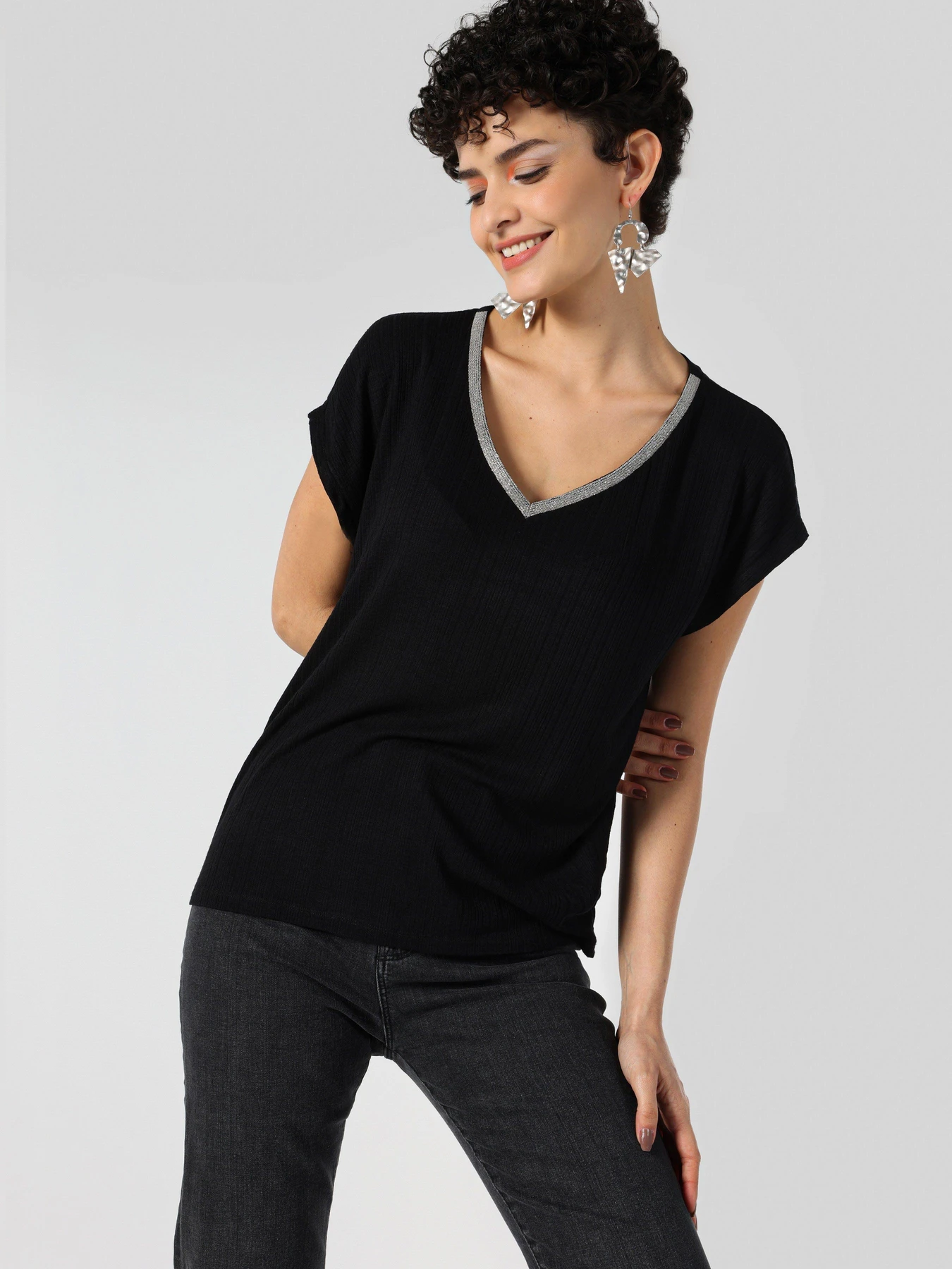 Футболки и поло Colin’s модель CL1063391BLK Футболки и поло Colin’s модель CL1063391BLK Фото