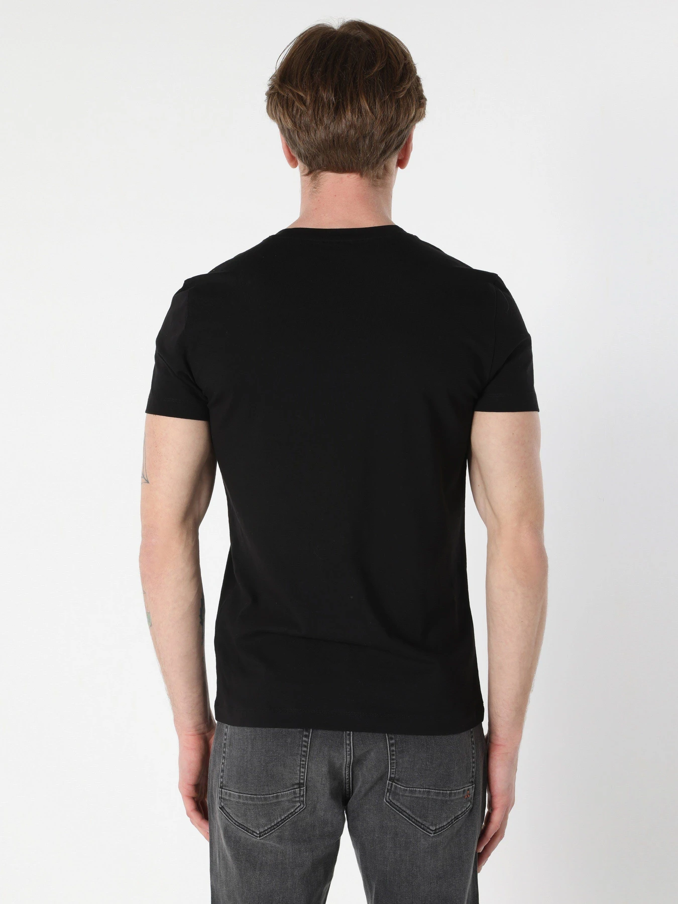 Футболки и поло Colin’s модель CL1063694BLK Футболки и поло Colin’s модель CL1063694BLK Фото
