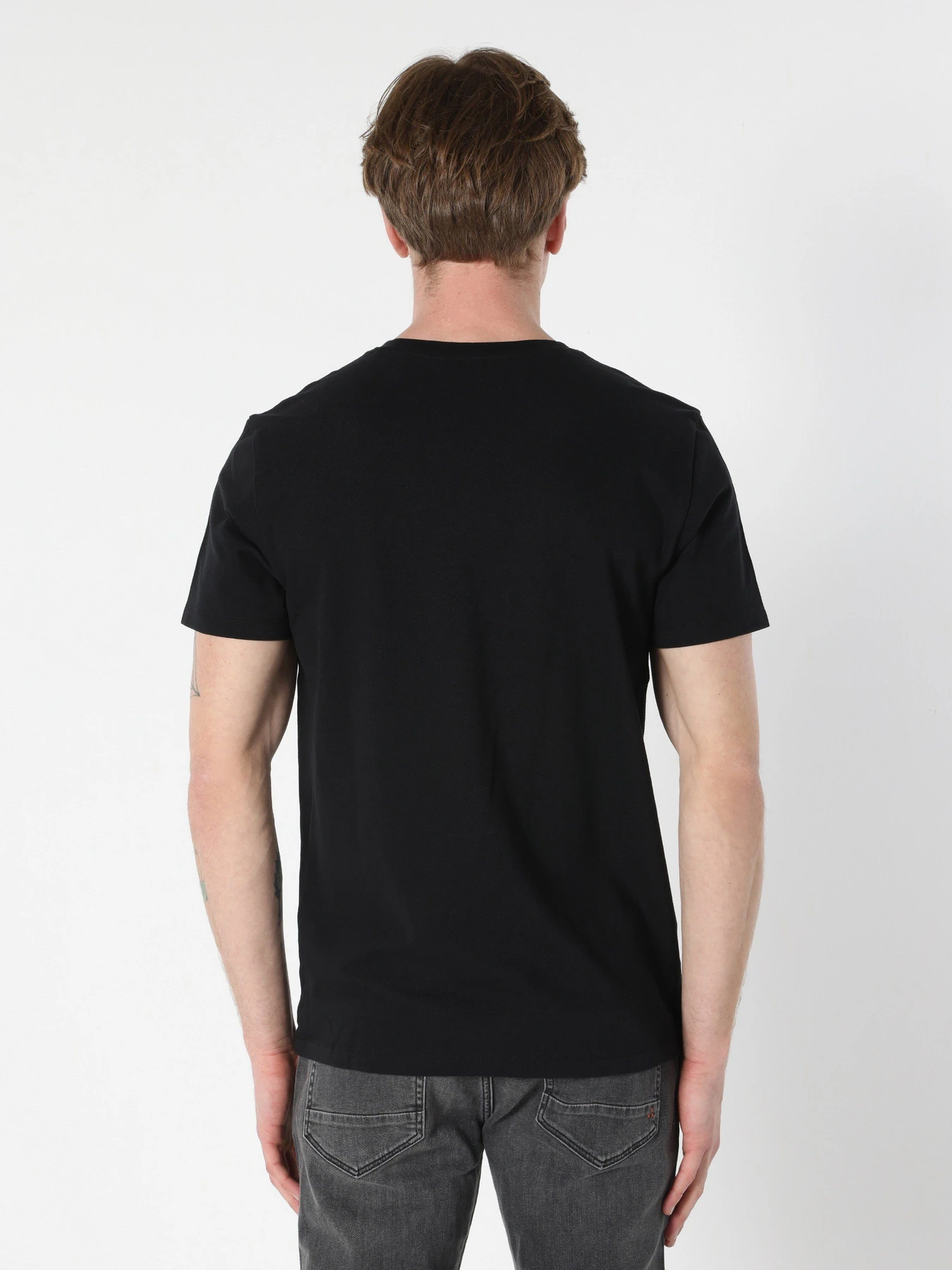 Футболки и поло Colin’s модель CL1064115BLK Футболки и поло Colin’s модель CL1064115BLK Фото