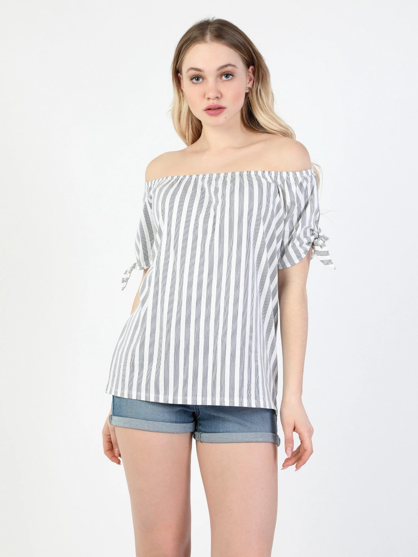 Футболки и поло Colin’s модель CL1048880WHT Футболки и поло Colin’s модель CL1048880WHT Фото