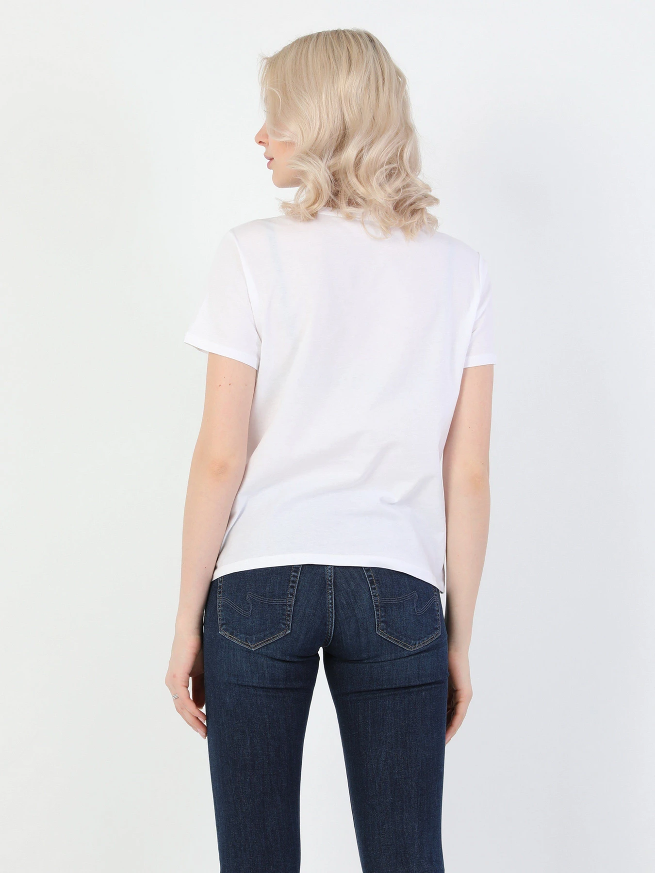 Футболки и поло Colin’s модель CL1049056WHT Футболки и поло Colin’s модель CL1049056WHT Фото